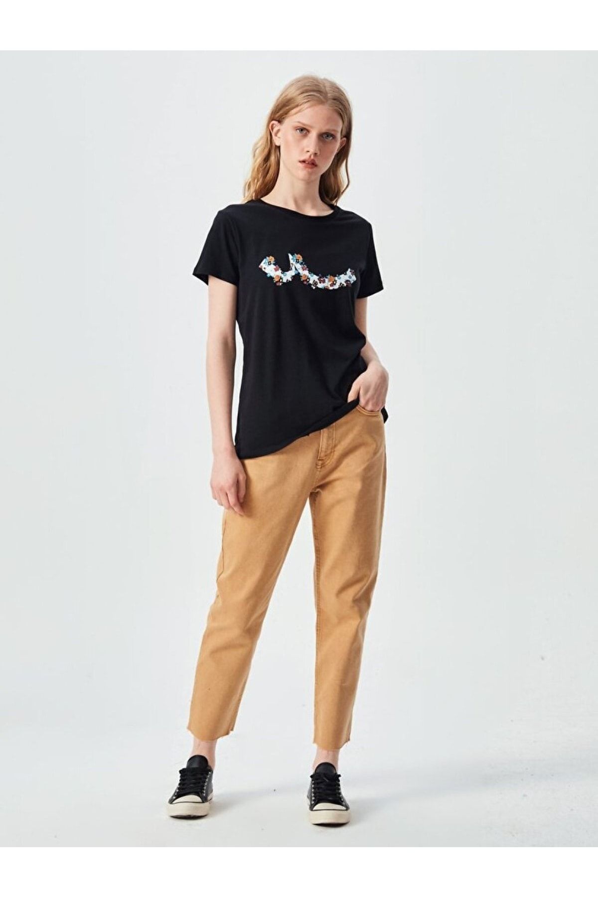 complete the look image