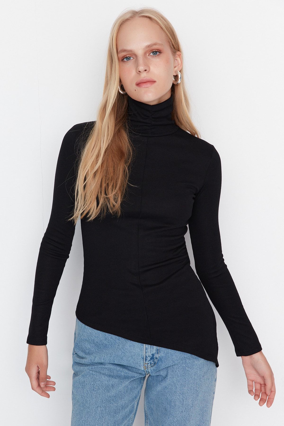 Trendyol Collection Bluse Schwarz Slim Fit Fast ausverkauft