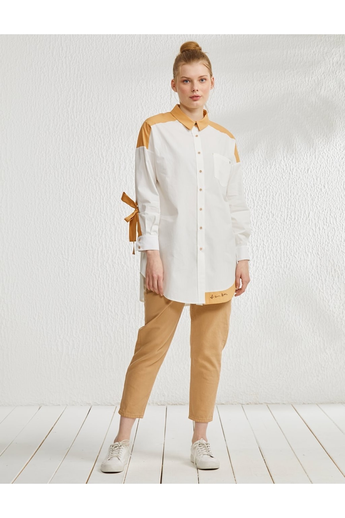 Kayra Renk Bloklu Şerit Detaylı Gömlek Tunik Beyaz-camel