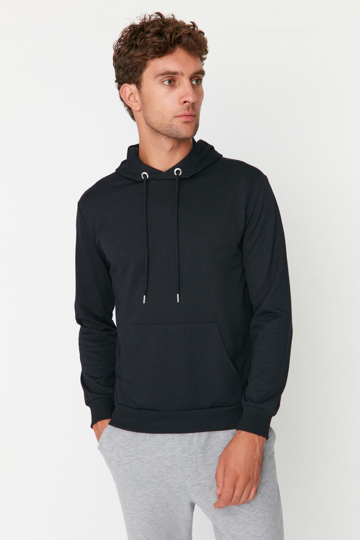 Trendyol Collection Sweatshirt Schwarz Regular Fit Fast ausverkauft FN9958