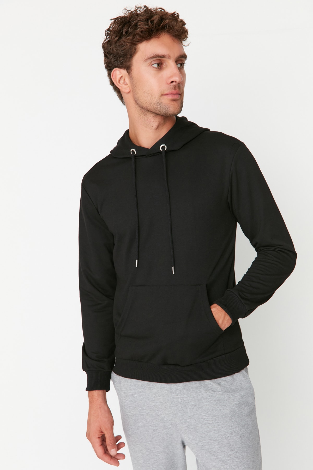 Trendyol Collection Sweatshirt Schwarz Regular Fit Fast ausverkauft FN9958