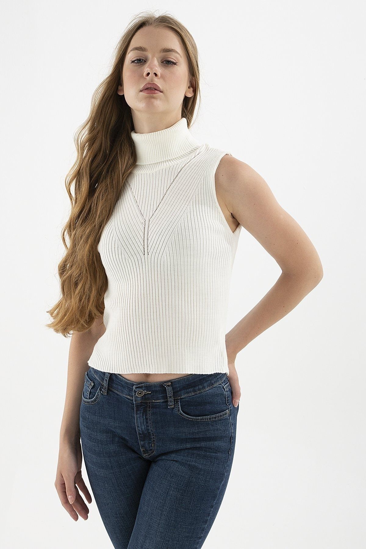 Sleeveless turtleneck sweater women's store