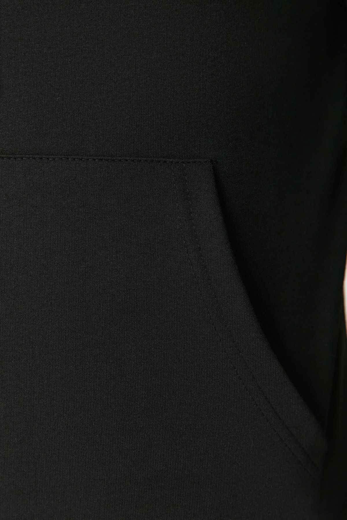 Trendyol Collection Sweatshirt Schwarz Regular Fit Fast ausverkauft FN9958