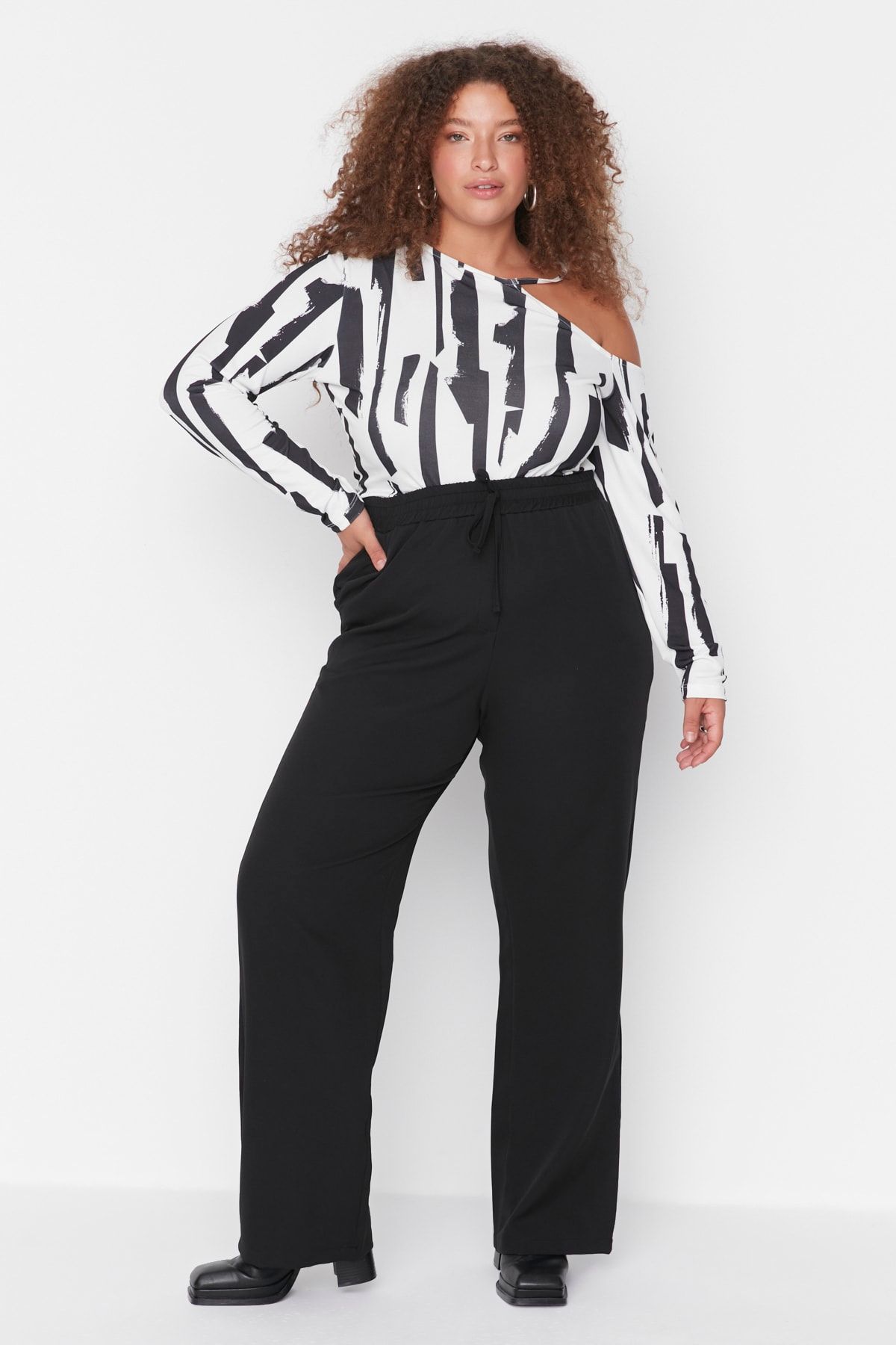 Trendyol Curve Siyah Beli Lastikli Wideleg Dokuma Pantolon TBBAW23AR00052