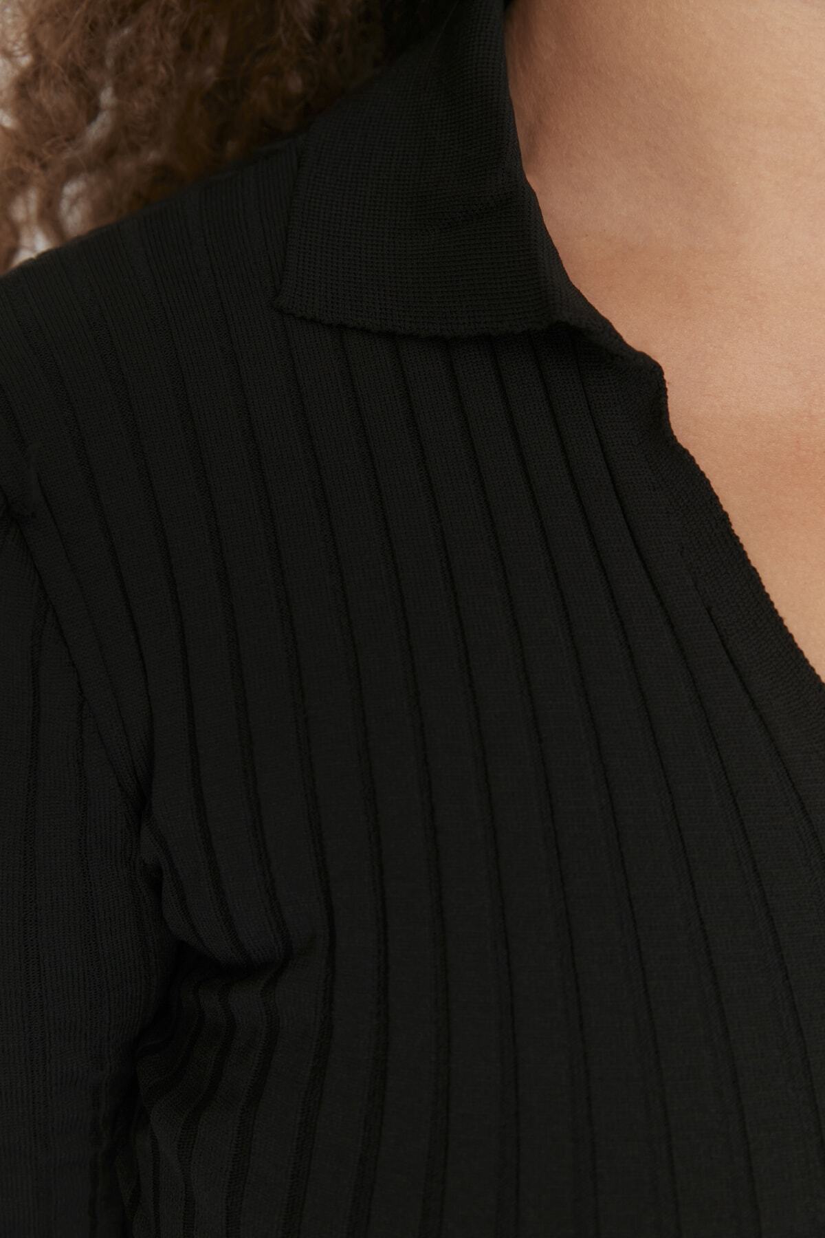 Trendyol Curve-Черен рипсен пуловер с поло яка TBBAW23AN00125 4