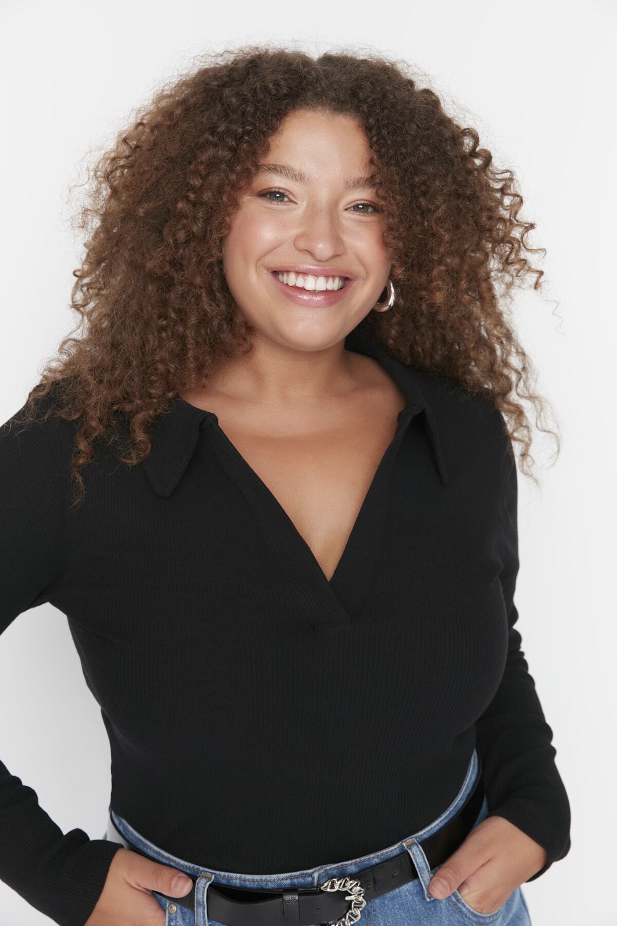 Trendyol Curve Czarne dopasowane sztruksowe body z dzianiny i zatrzaskami do kołnierzyka TBBAW23CS00007