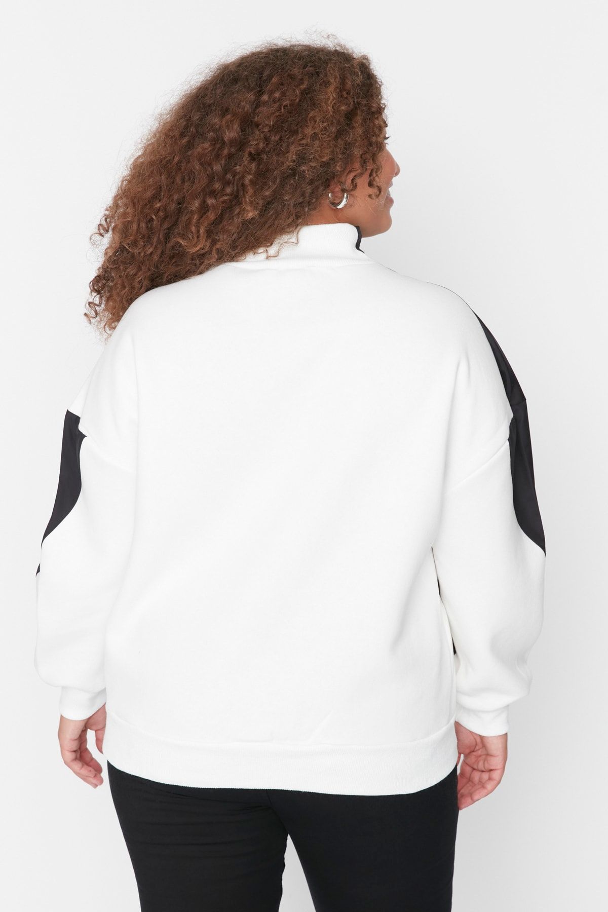 Trendyol Curve-Ecru Printed Thick Raised Knitted Sweatshirt TBBAW23AO00076 5