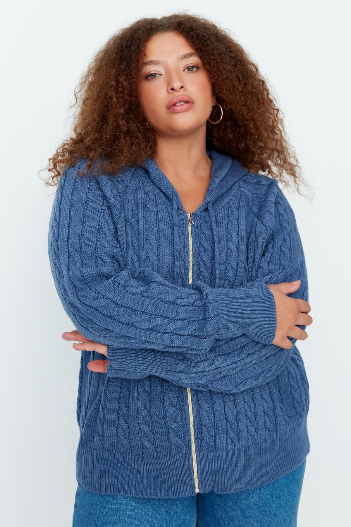Trendyol Curve Indigofarbener Strick-Cardigan mit Kapuze und Reißverschluss TBBAW23AV00051