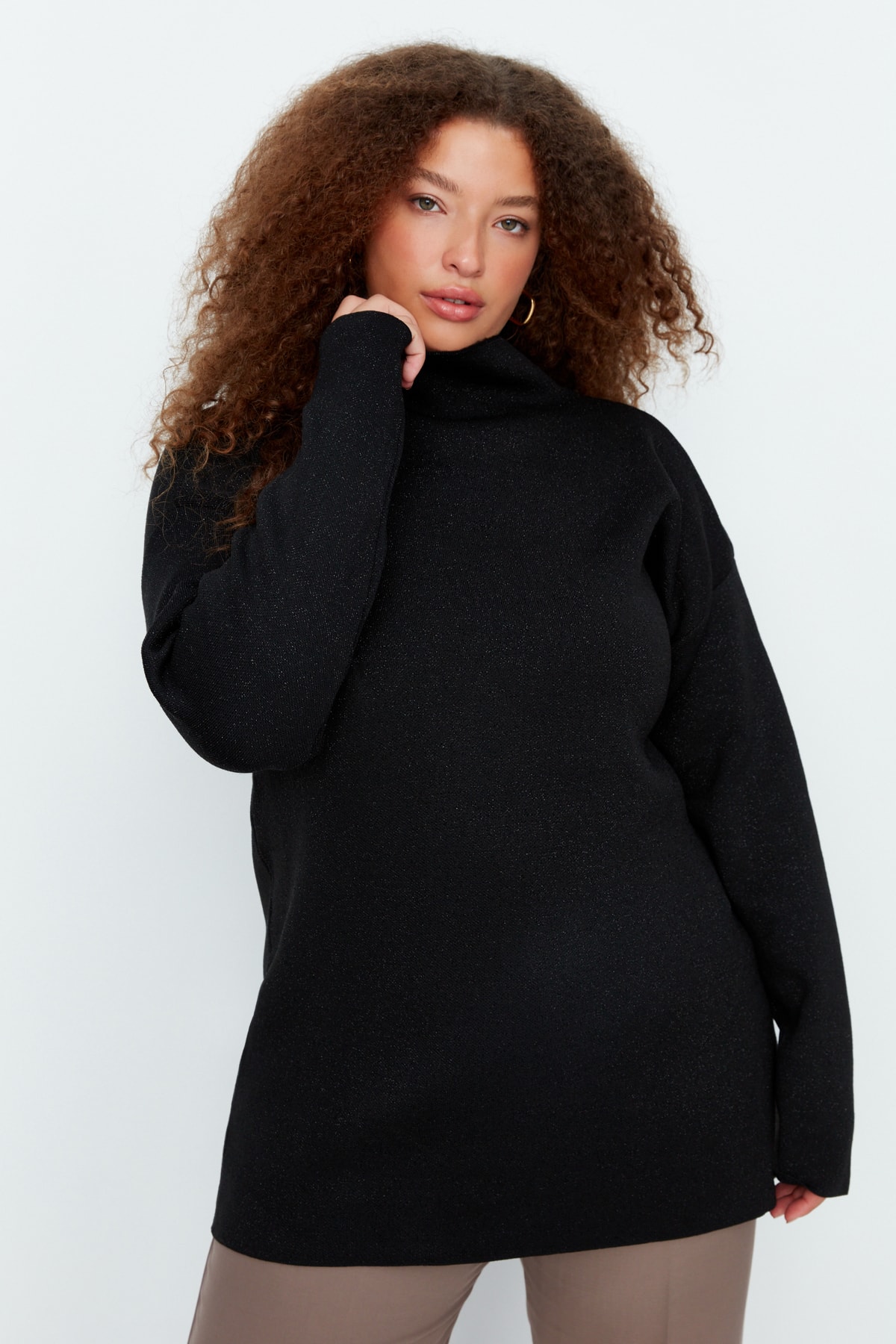 Trendyol Curve Große Größen in Pullover Schwarz Relaxed Fit Fast ausverkauft