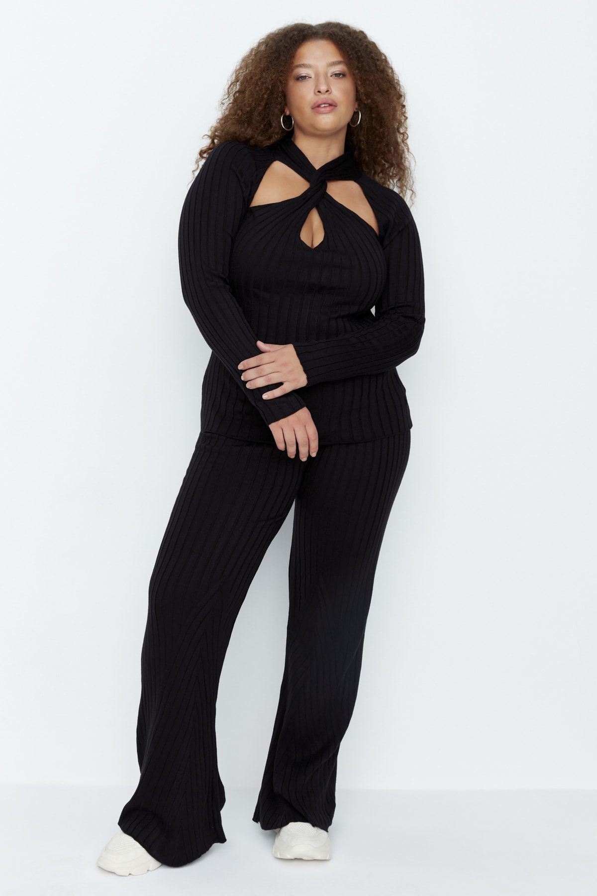 Trendyol Curve Große Größen in Pullover Schwarz Figurbetont Fast ausverkauft