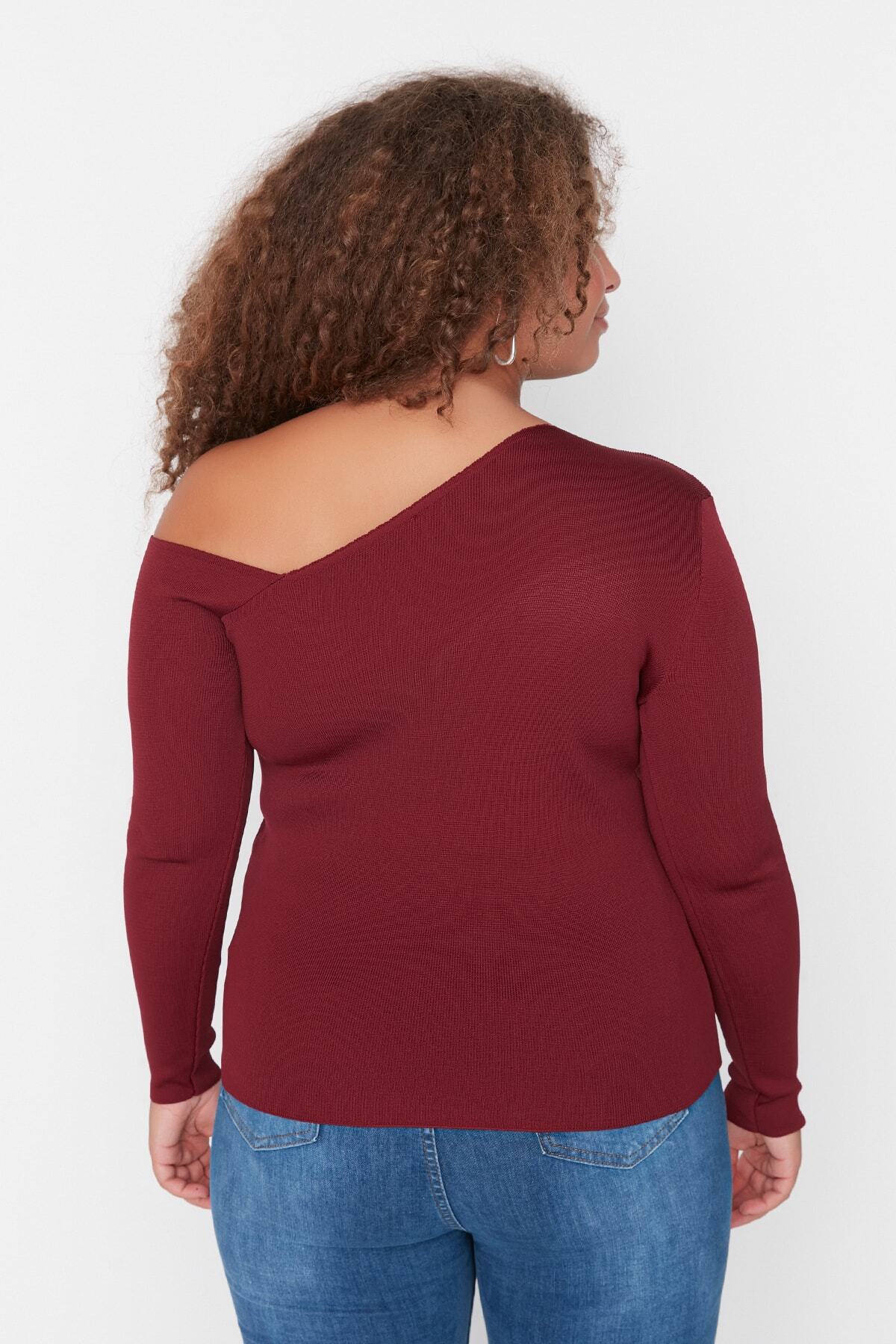 Trendyol Curve-Weinrote Feinstrickbluse mit asymmetrischem Kragen TBBAW23AF00117 5
