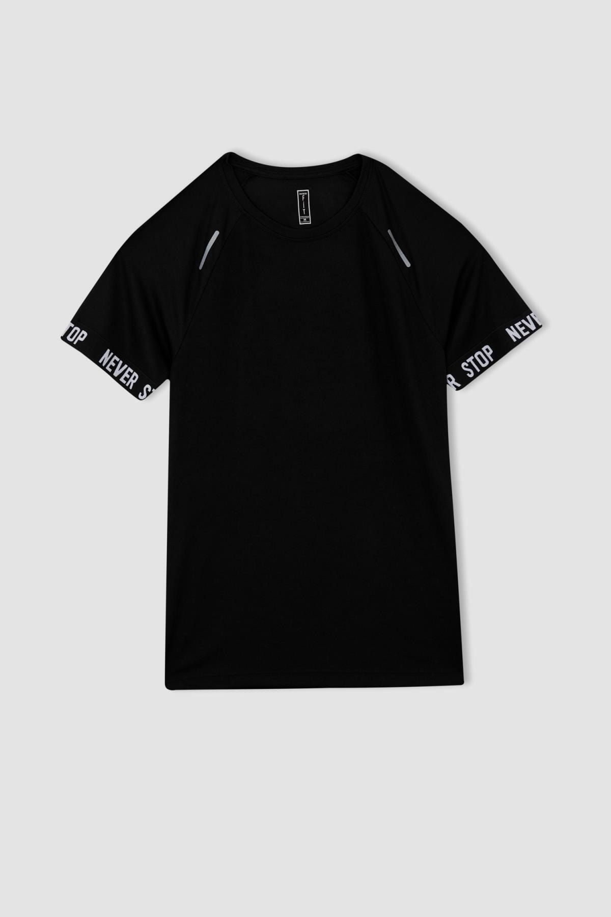 Fit Slim Fit Bisiklet Yaka Sporcu Tişört