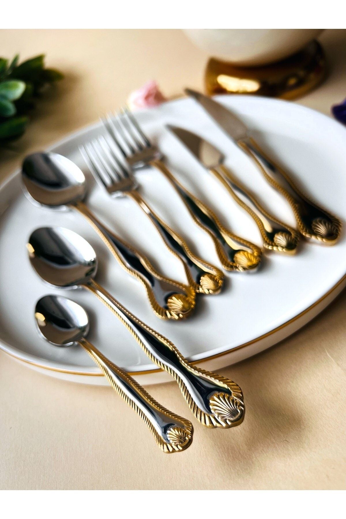 CASA DE BELLA 12 Kişilik 84 Parça Melkor 24 K Çatal Kaşık Bıçak Seti Gold
