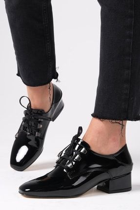 Jasmine Siyah Renk Rugan Kadın Kısa Topuklu Bağcıklı Ayakkabı 01301BLR