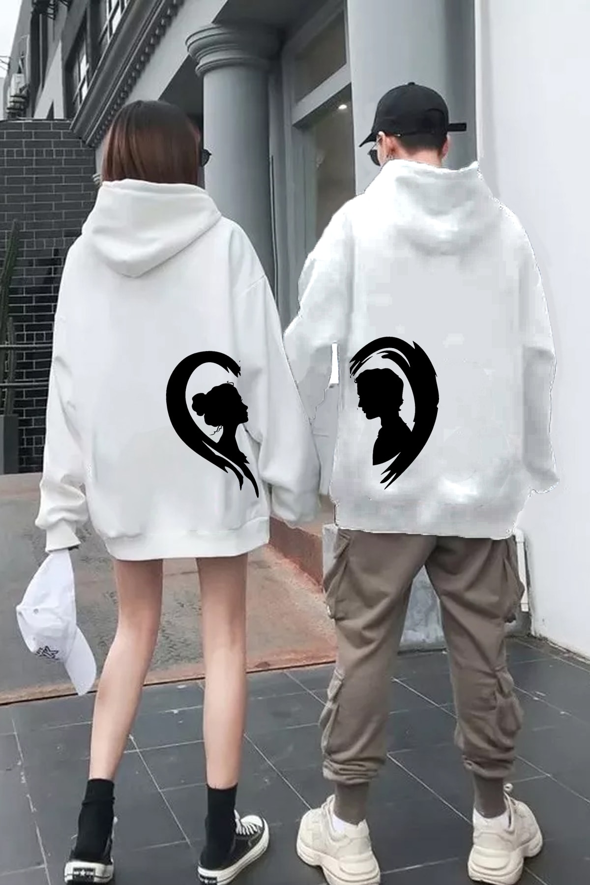 Coutoo Sevgili Kalpli Çift Silüet Arka Baksılı Kapşonlu Kombin Beyaz Sweatshirt