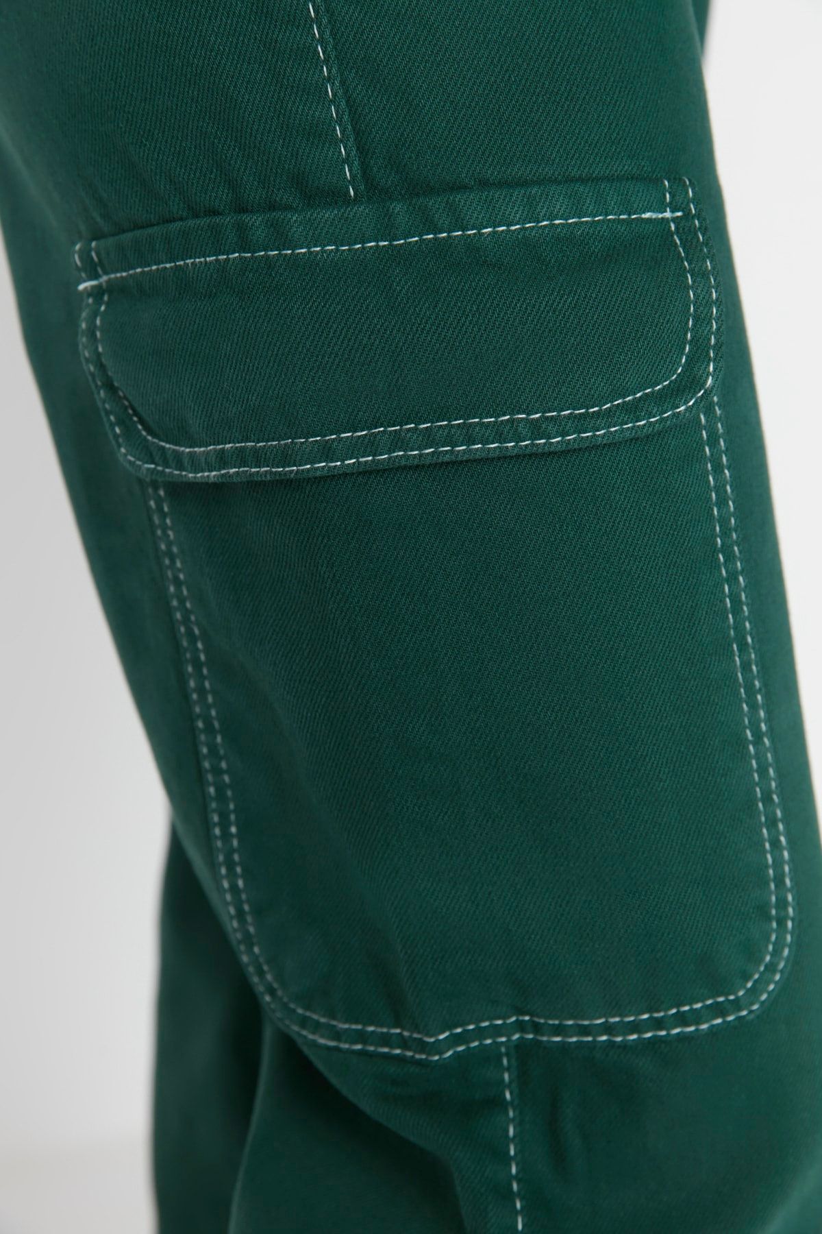 Trendyol Collection-Grüne Cargo-Taschen-Jeans mit hoher Taille und weitem Bein TWOAW23JE00294 4