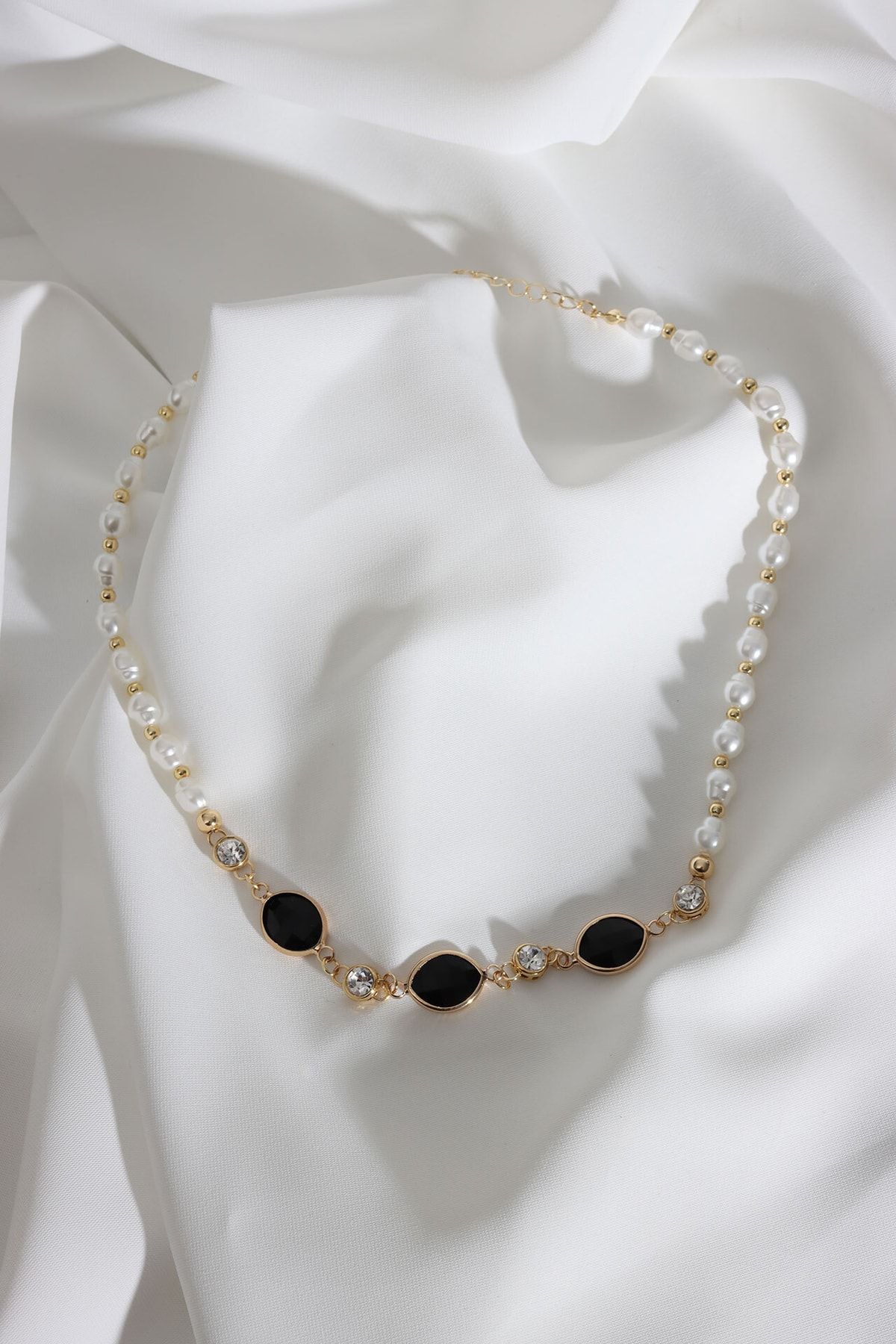 Black pearl gold chain hotsell