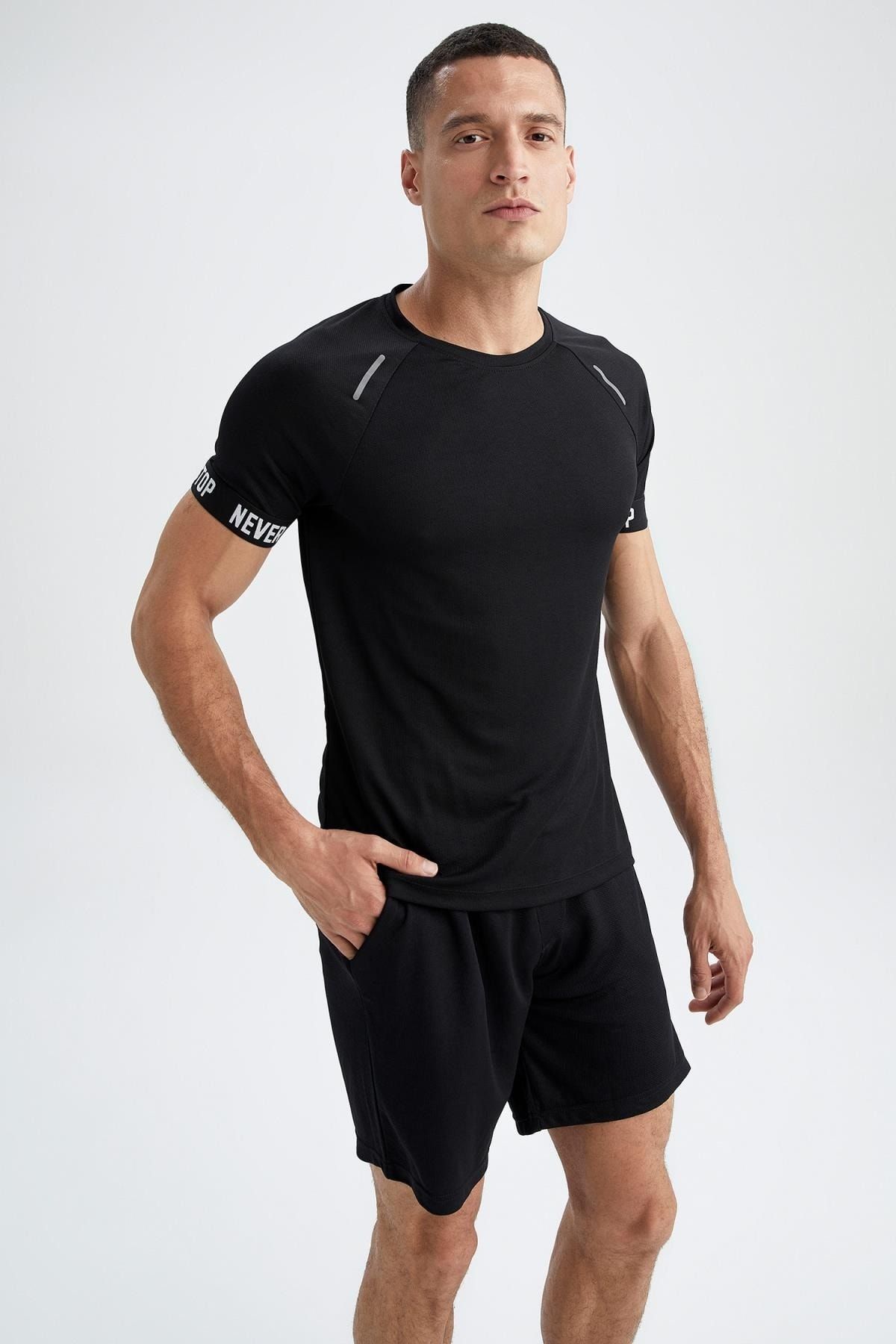 Fit Slim Fit Bisiklet Yaka Sporcu Tişört