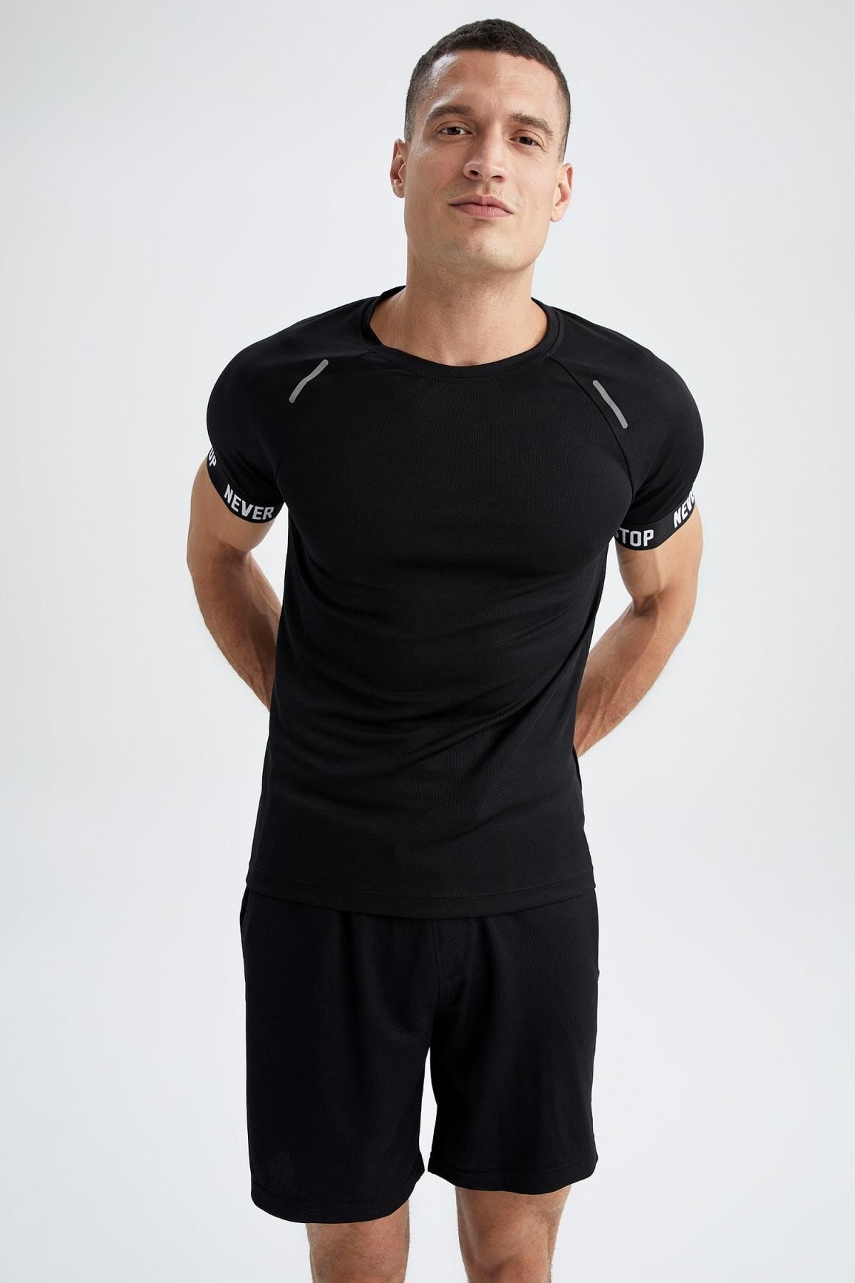 Fit Slim Fit Bisiklet Yaka Sporcu Tişört