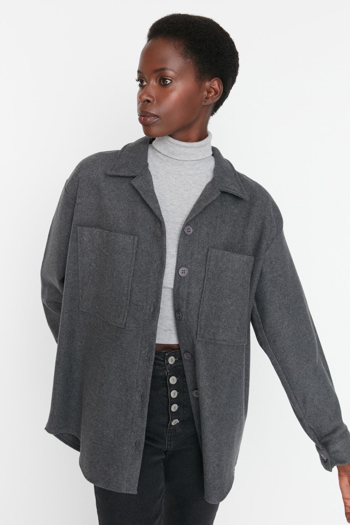 Trendyol Collection-Antracitová dvojitá kapsa Oversize/Wide Fit šitá tkaná košile TWOAW23GO00356 5
