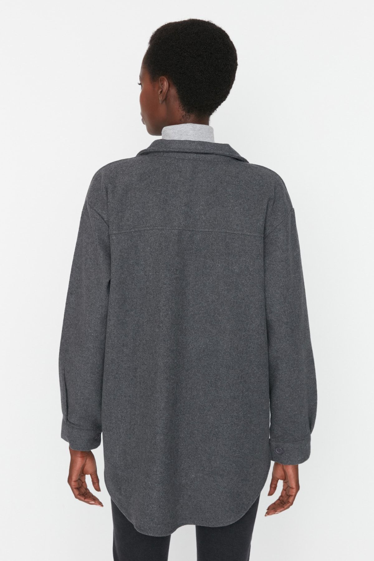 Trendyol Collection-Antracitová dvojitá kapsa Oversize/Wide Fit šitá tkaná košile TWOAW23GO00356 9