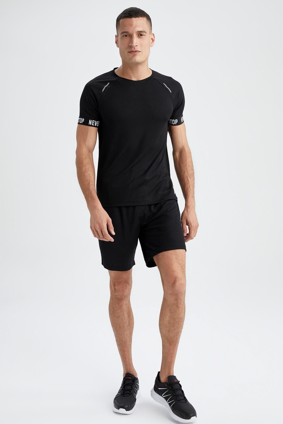 Fit Slim Fit Bisiklet Yaka Sporcu Tişört