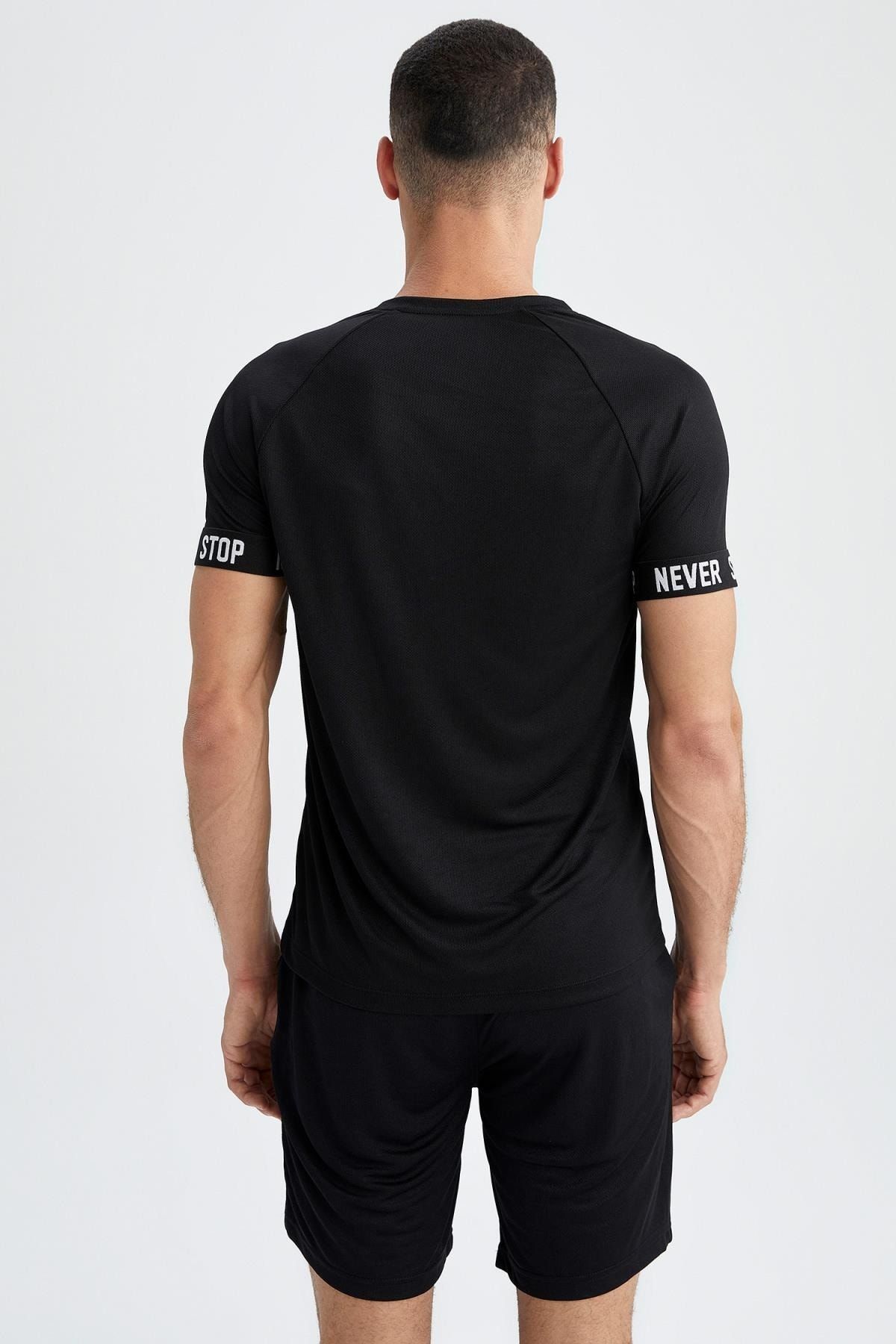 Fit Slim Fit Bisiklet Yaka Sporcu Tişört