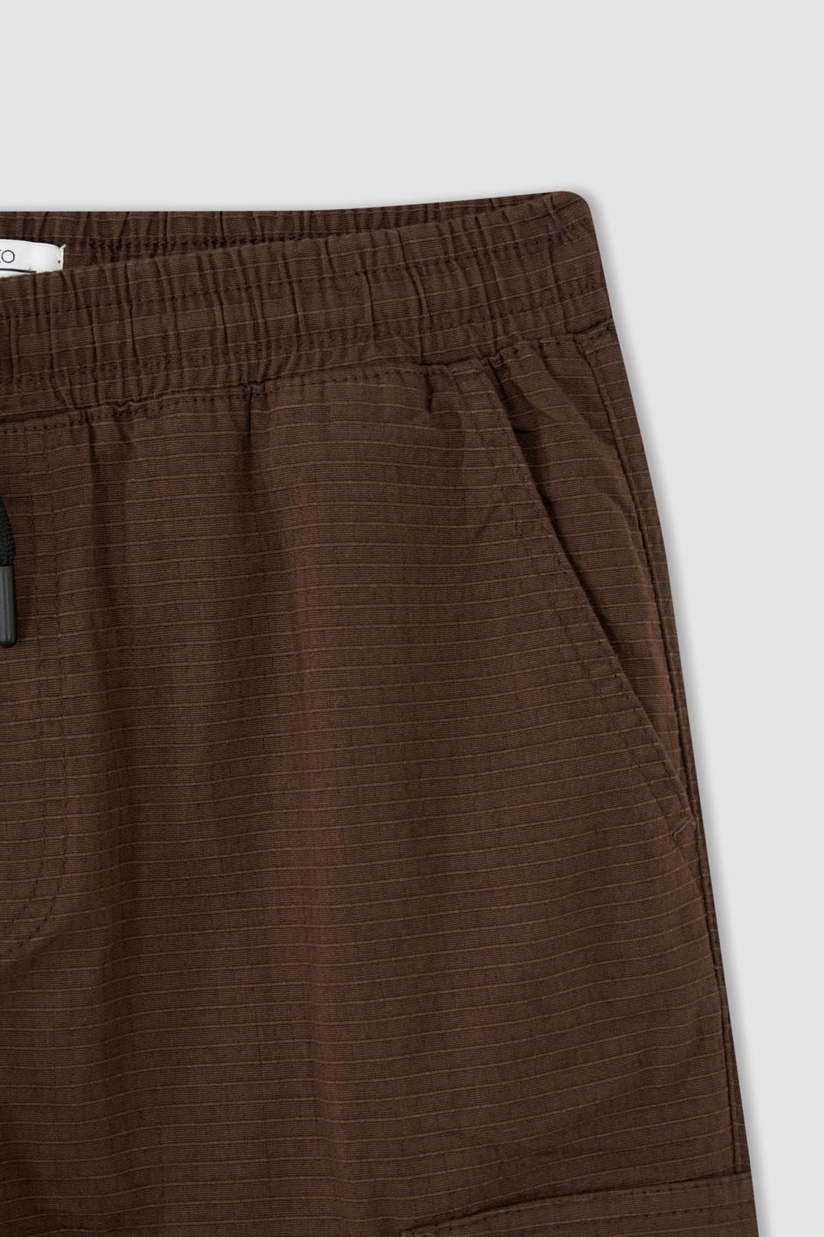 DeFacto Shorts Braun Mittlerer Bund EH6305