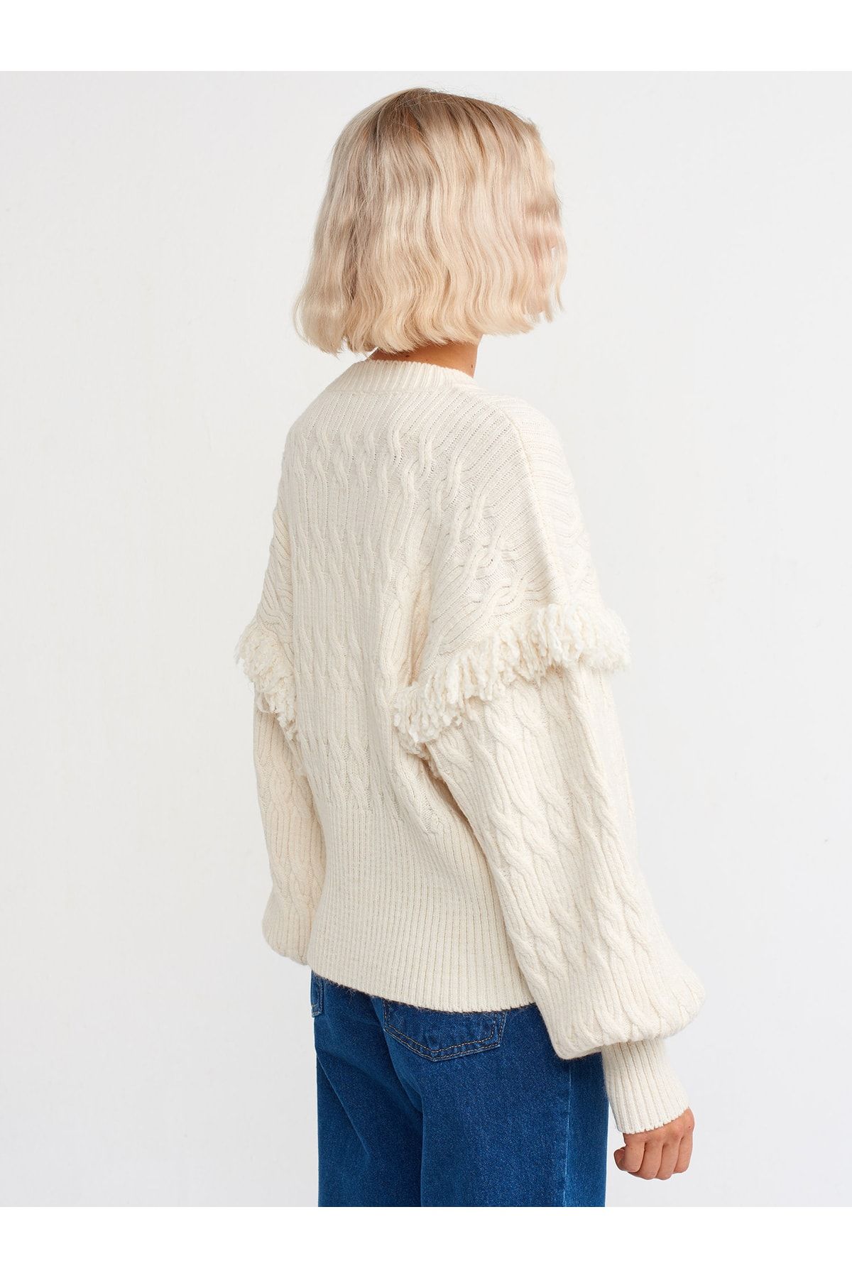 Dilvin Sweater Ecru Regular fit Trendyol