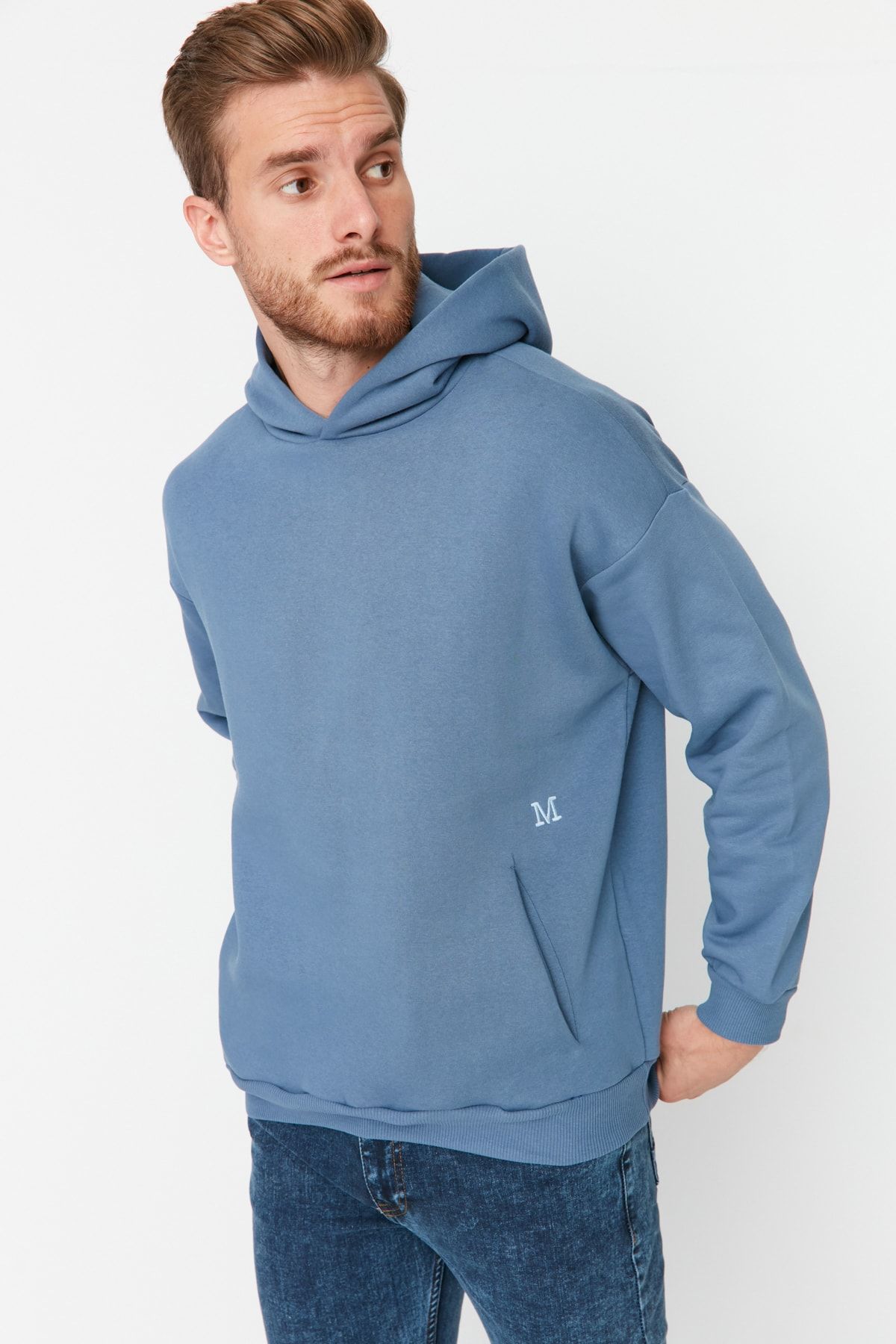 Trendyol Collection Blaues, übergroßes/weit geschnittenes, dickes Herren-Sweatshirt  mit Kapuze und winzigen Stickereien - Trendyol
