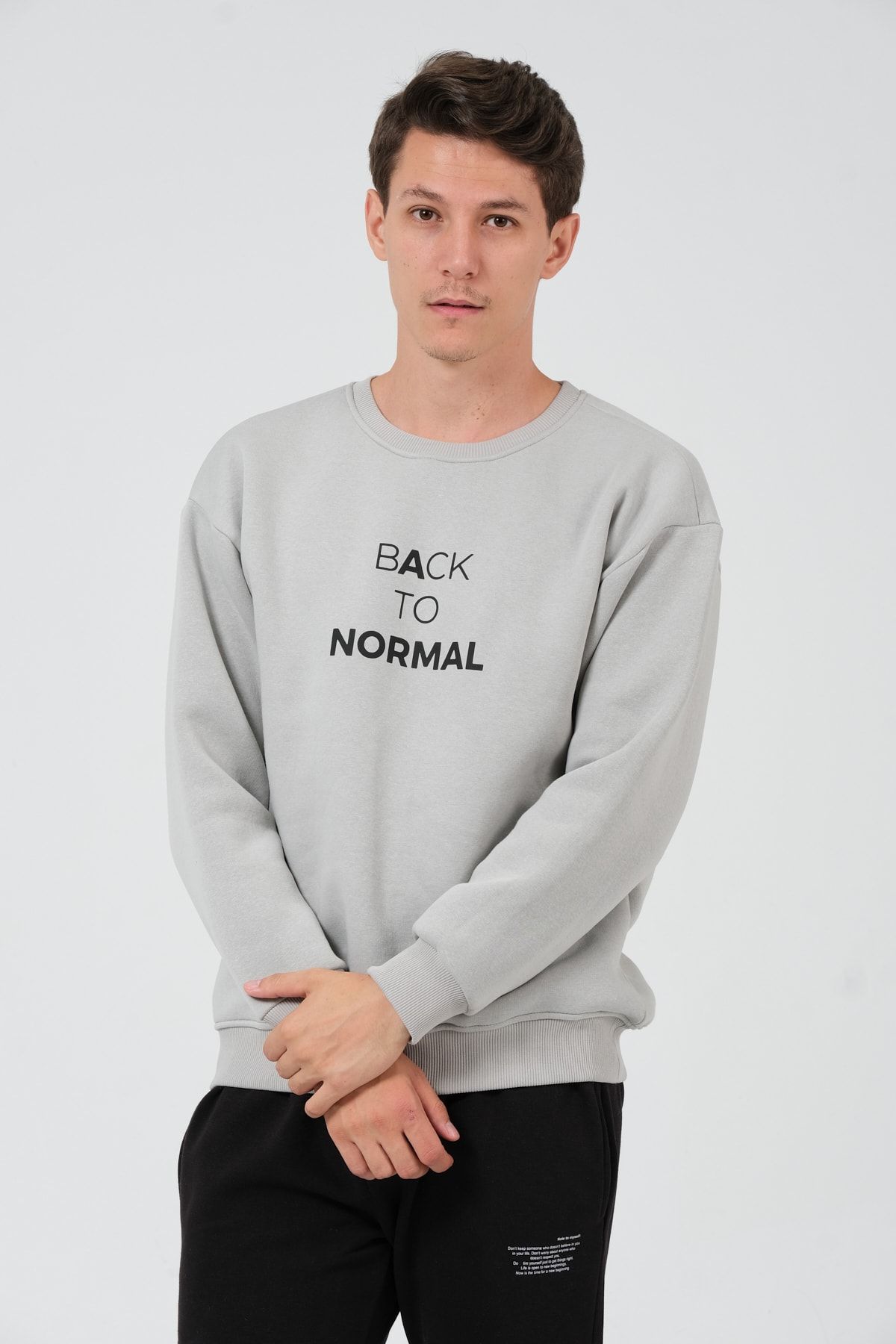 THE RULE Men s Ice Gray Oversize Fit Crew Neck Printed Soft Fuzzy