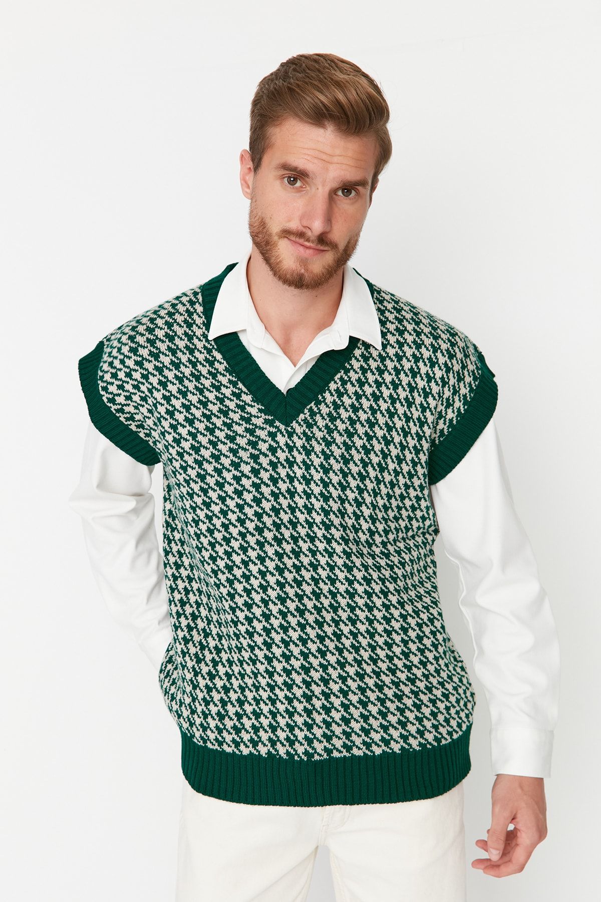 Trendyol Collection Sweater Vest Green Regular fit Trendyol