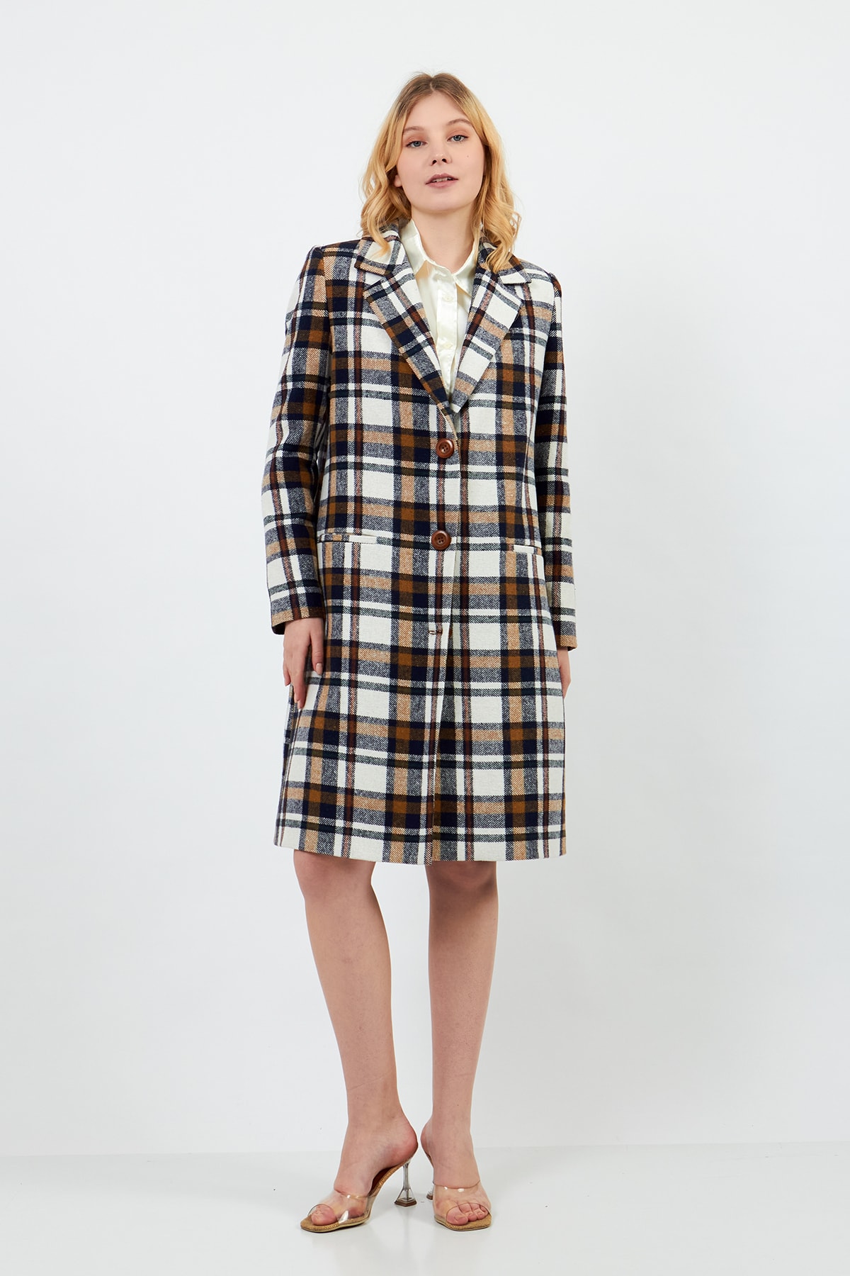 Volanlı Ekose Desenli Palto