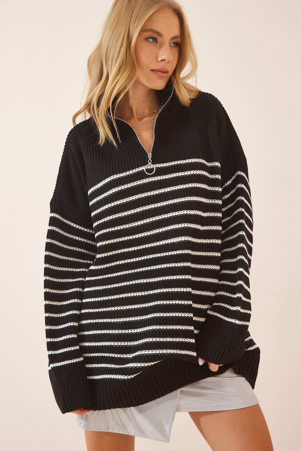 Happiness İstanbul-Schwarzer Oversize-Pullover mit Reißverschluss und Stehkragen für Damen, gestreift, YY00077 2