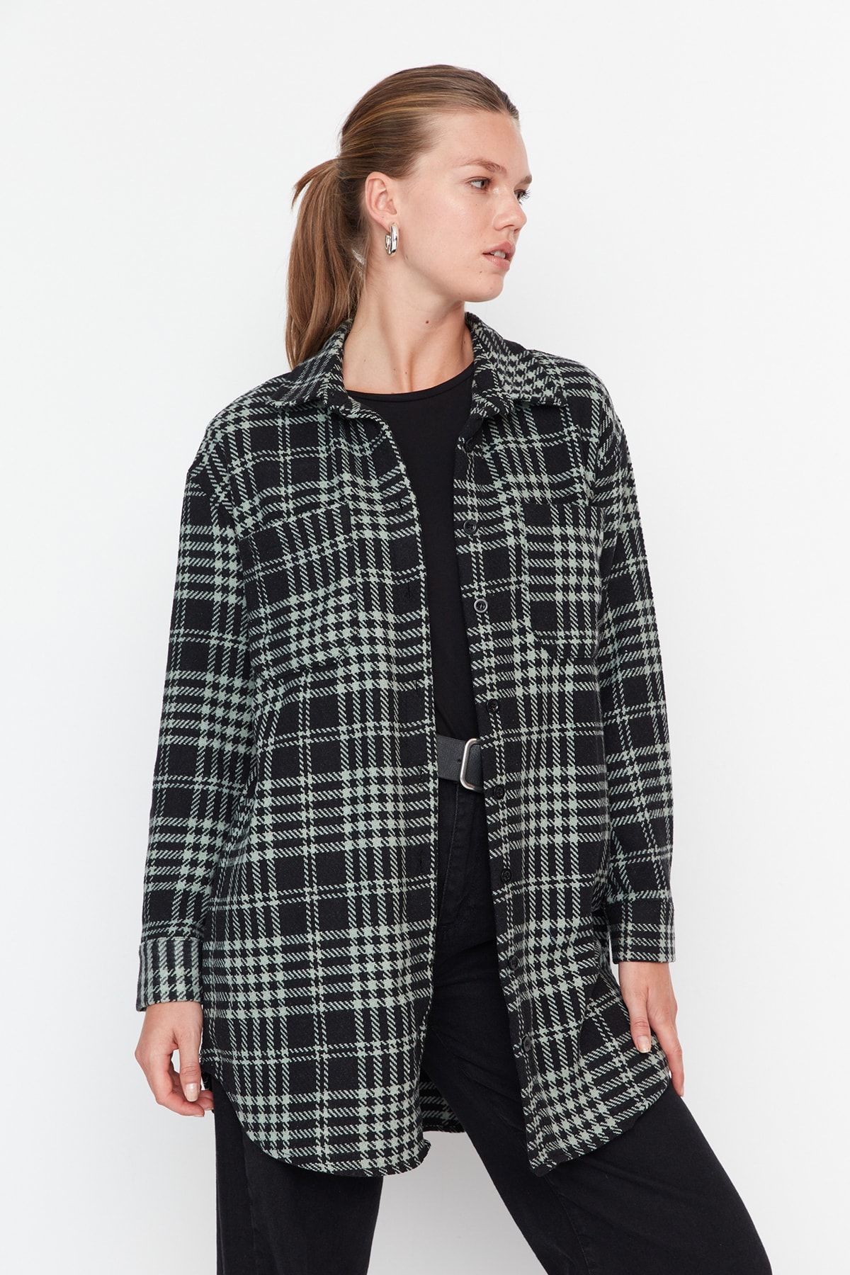 Trendyol Modest Siyah Ekoseli Çift Cepli Dokuma Gömlek TCTAW23TG00051