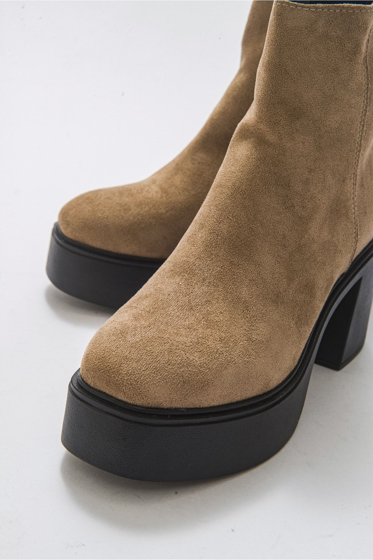 چکمه و بوتی سیاه زنانه WEST DARK BEIGE مشکی SUEDE بوت پوتین luvishoes