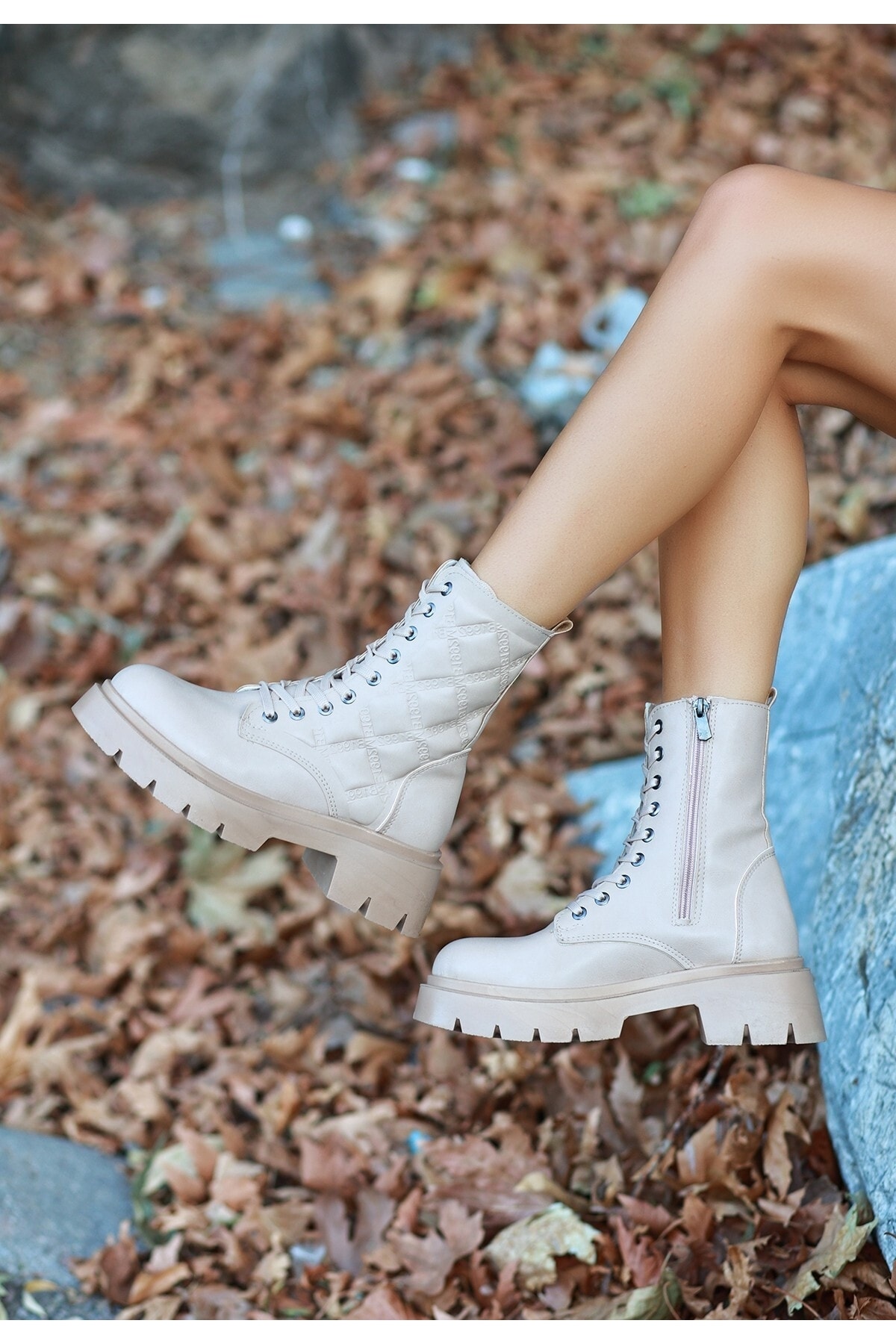 Lyri Nude Cilt Bağcıklı Bot