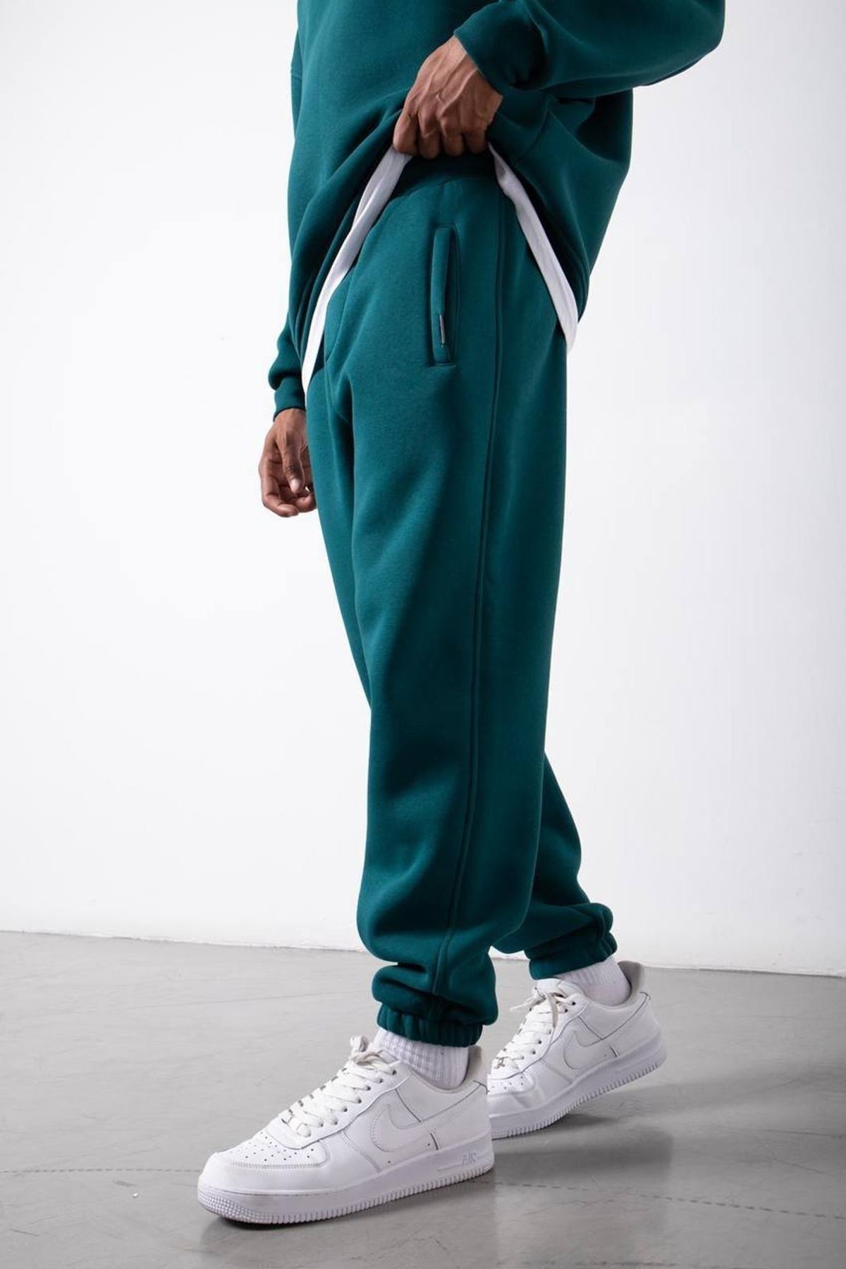 Adidas originals eqt polar fleece joggers deals in green