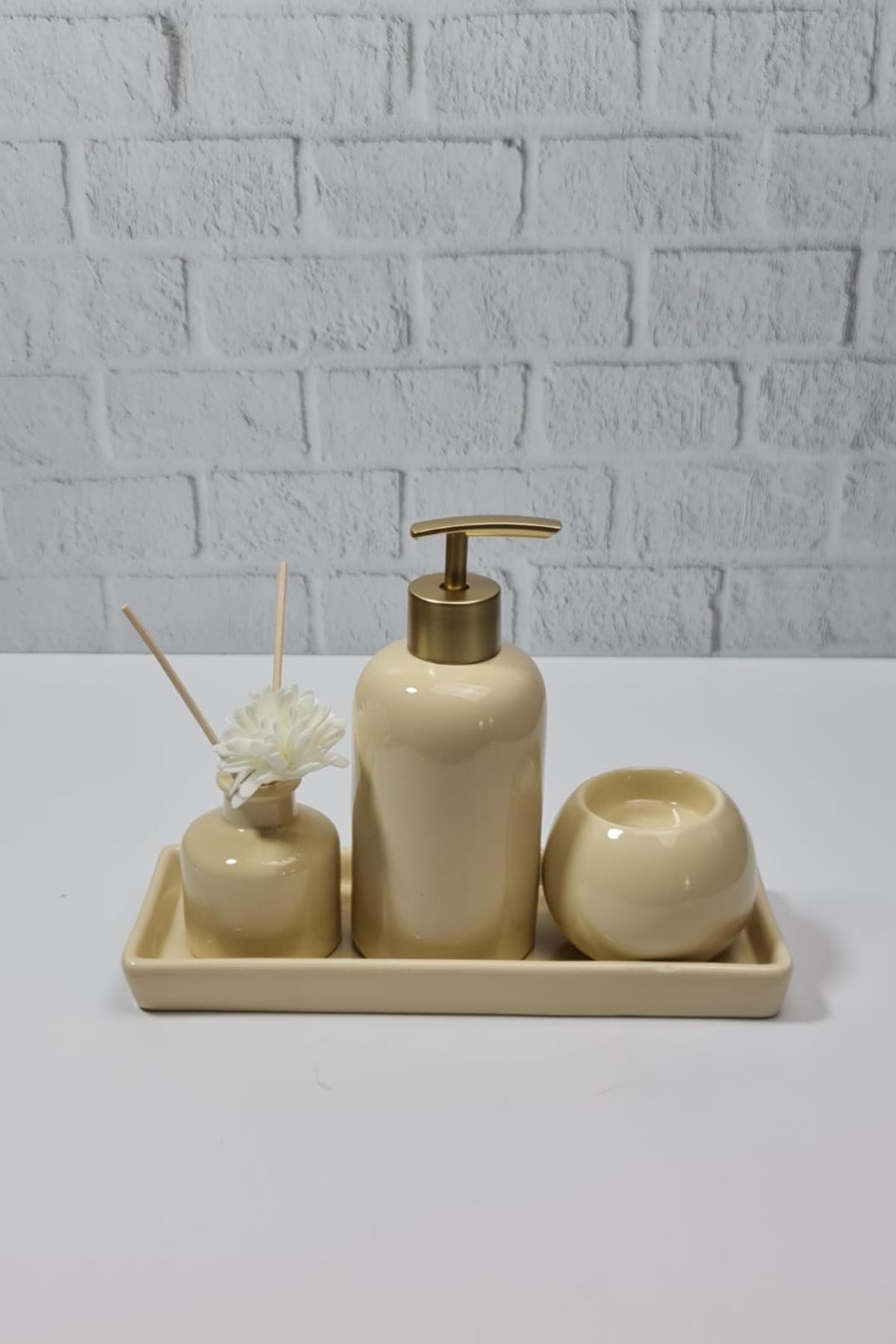 HomeTarz Porselen Sıvı Sabunluk Seti 4 Parça Wc Lavabo Banyo Takımı Porselen Kokuluklu