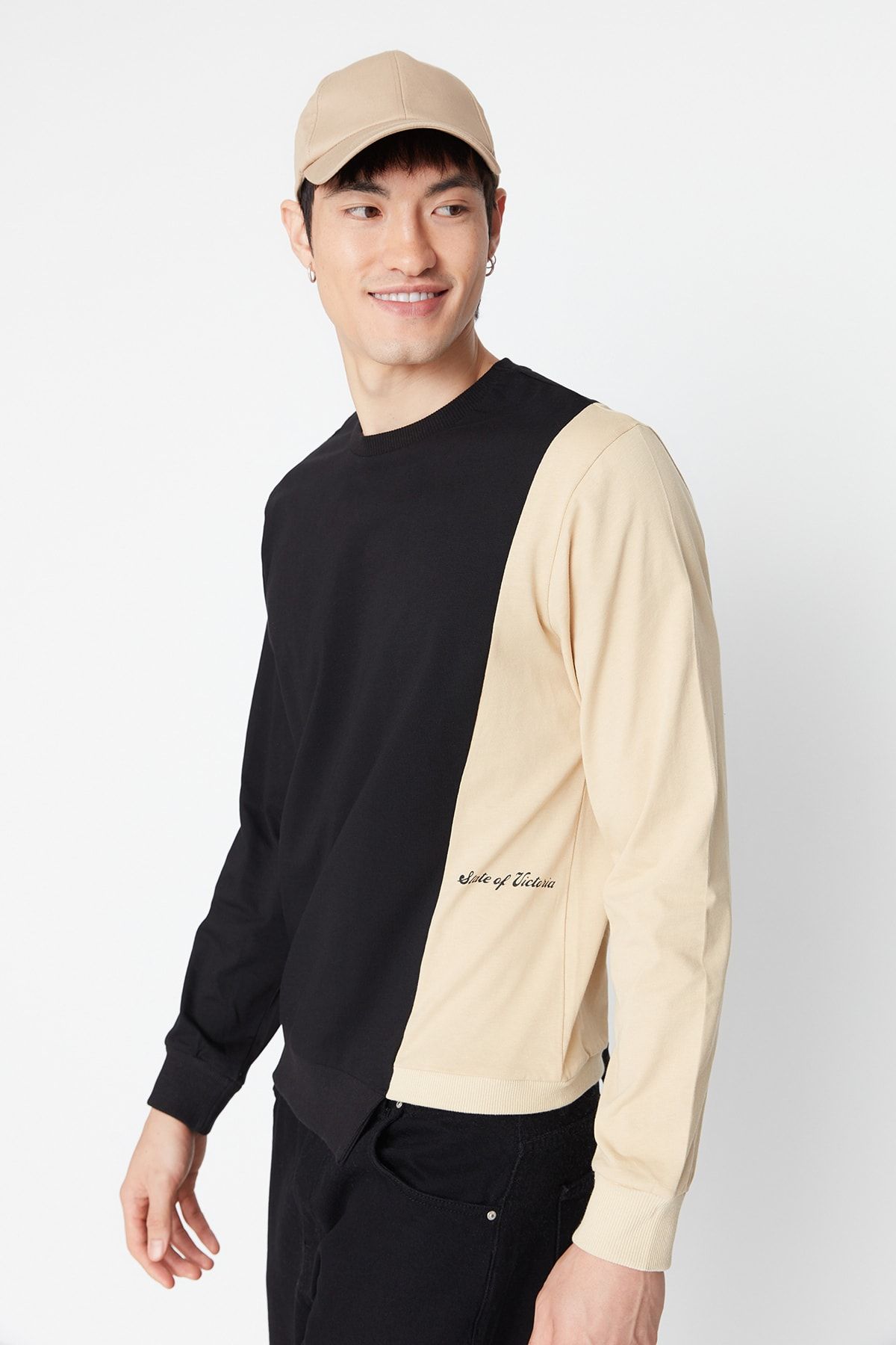 TRENDYOL MAN Siyah Erkek Regular Fit Uzun Kollu Bisiklet Yaka Panel Detaylı T-Shirt TMNAW23SW00139 PG10179