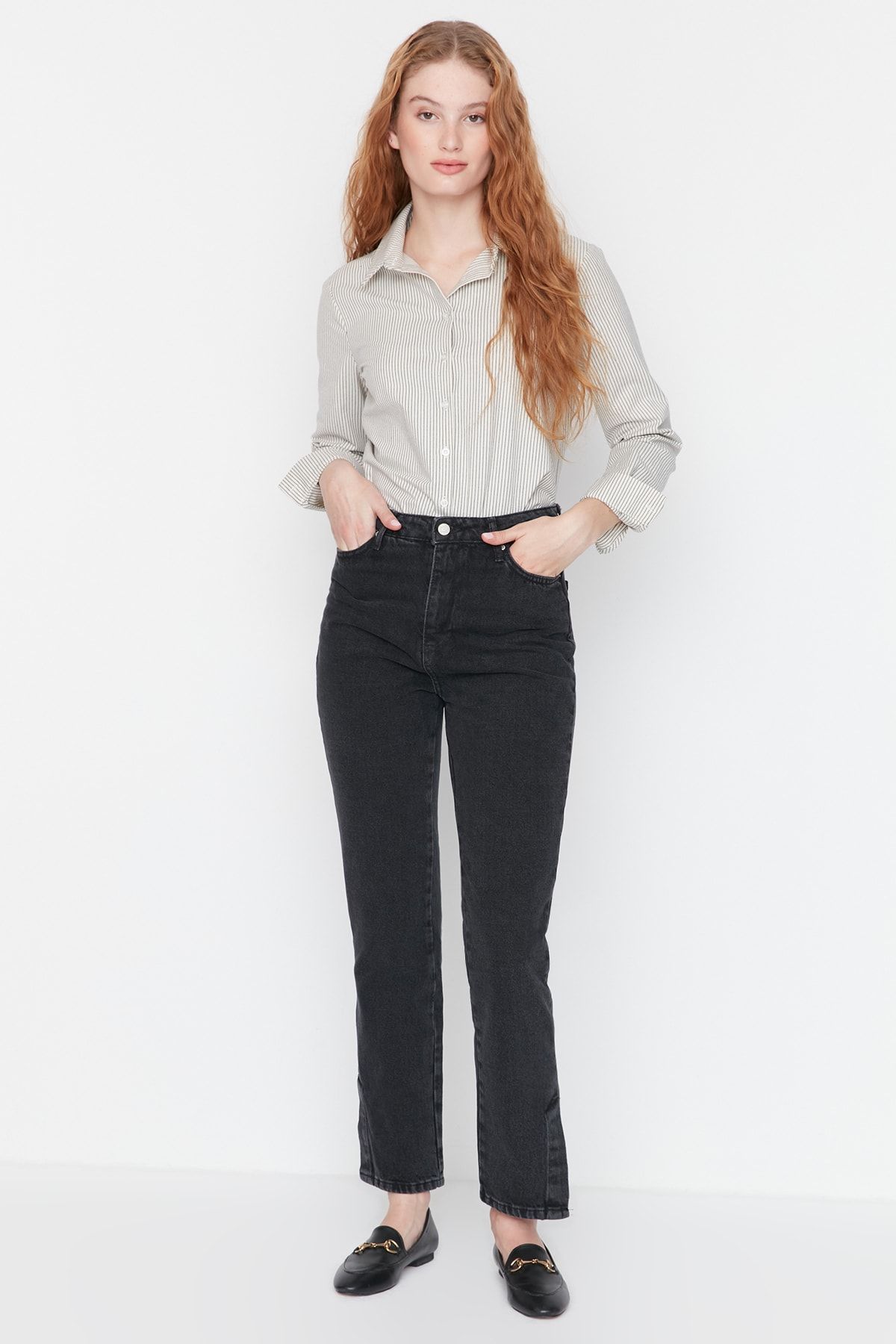 Trendyol Collection-Schwarze Bootcut-Jeans mit Schlitz und hoher Taille TWOAW22JE0561 3