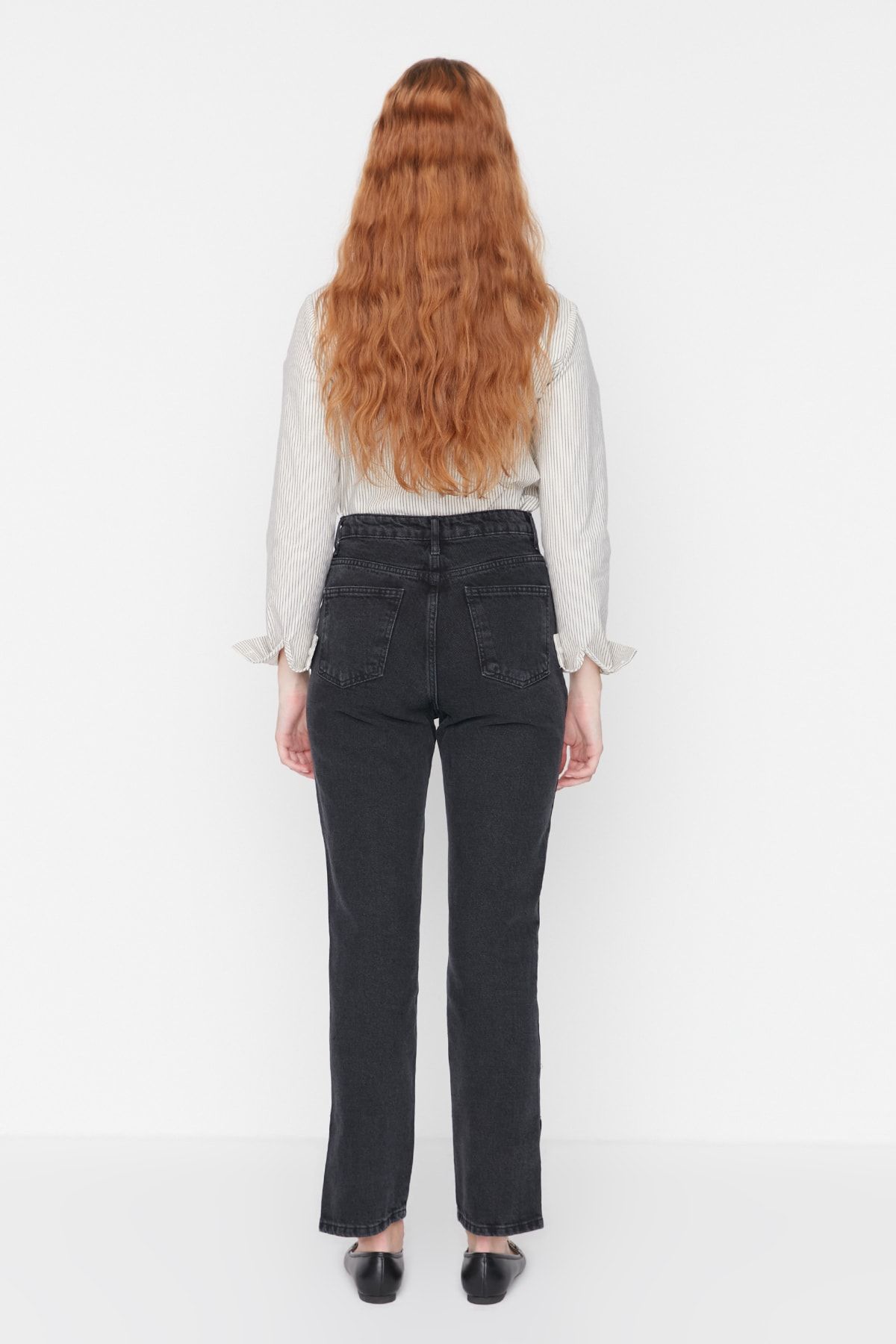 Trendyol Collection-Schwarze Bootcut-Jeans mit Schlitz und hoher Taille TWOAW22JE0561 6
