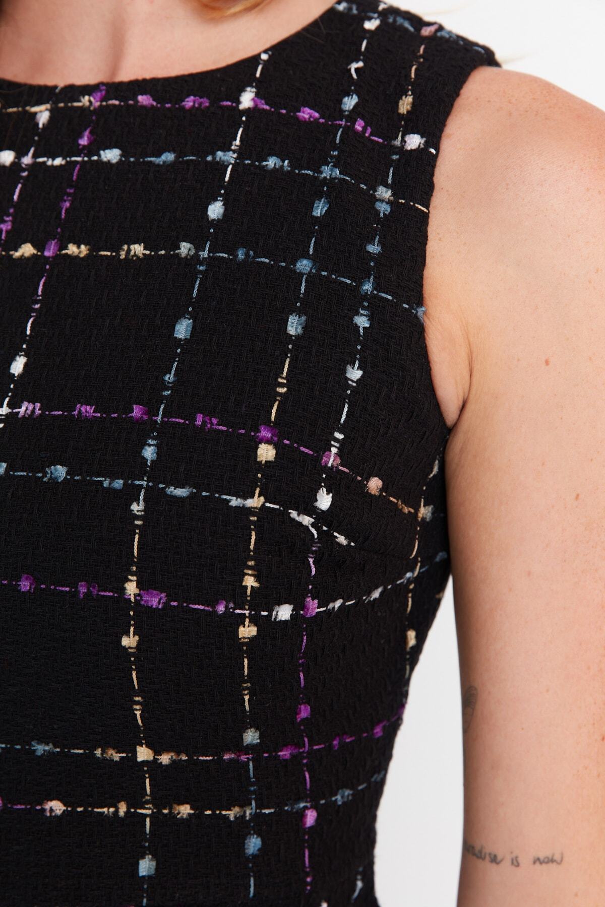 Trendyol Collection Czarna tweedowa sukienka mini w kształcie litery A TWOAW23EL00258