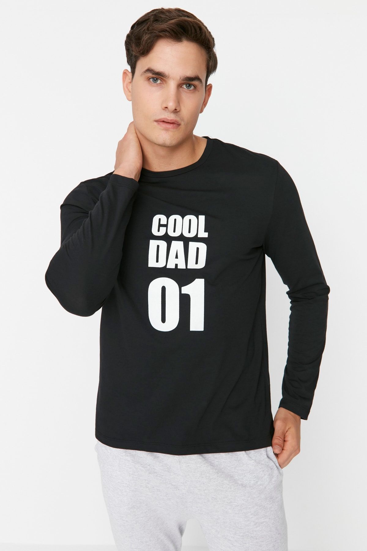 TRENDYOL MAN Siyah Erkek Regular Fit Örme Pijama Takımı Aile Kombini TMNAW23PT00058 ZR10946