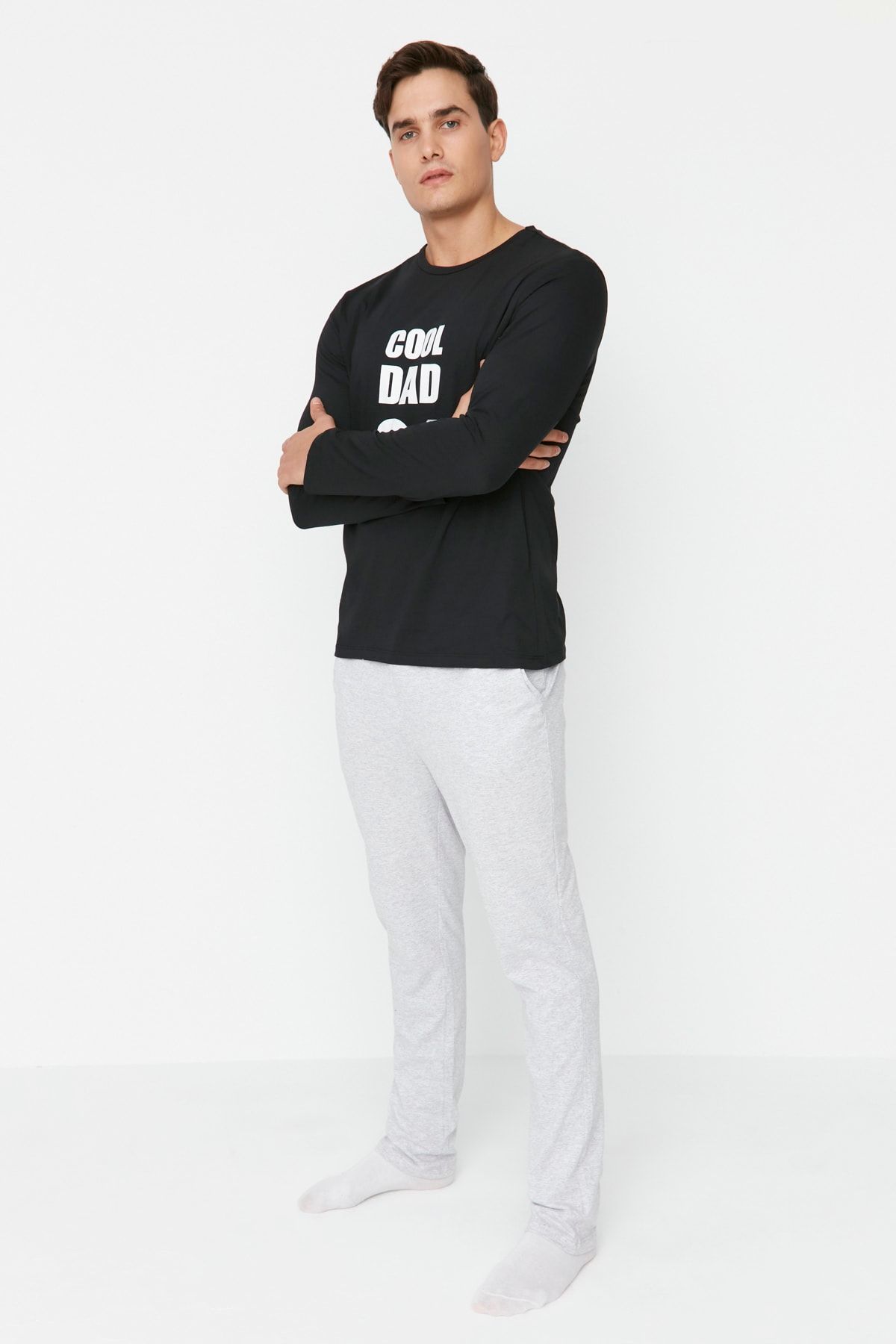 TRENDYOL MAN Siyah Erkek Regular Fit Örme Pijama Takımı Aile Kombini TMNAW23PT00058 ZR10946
