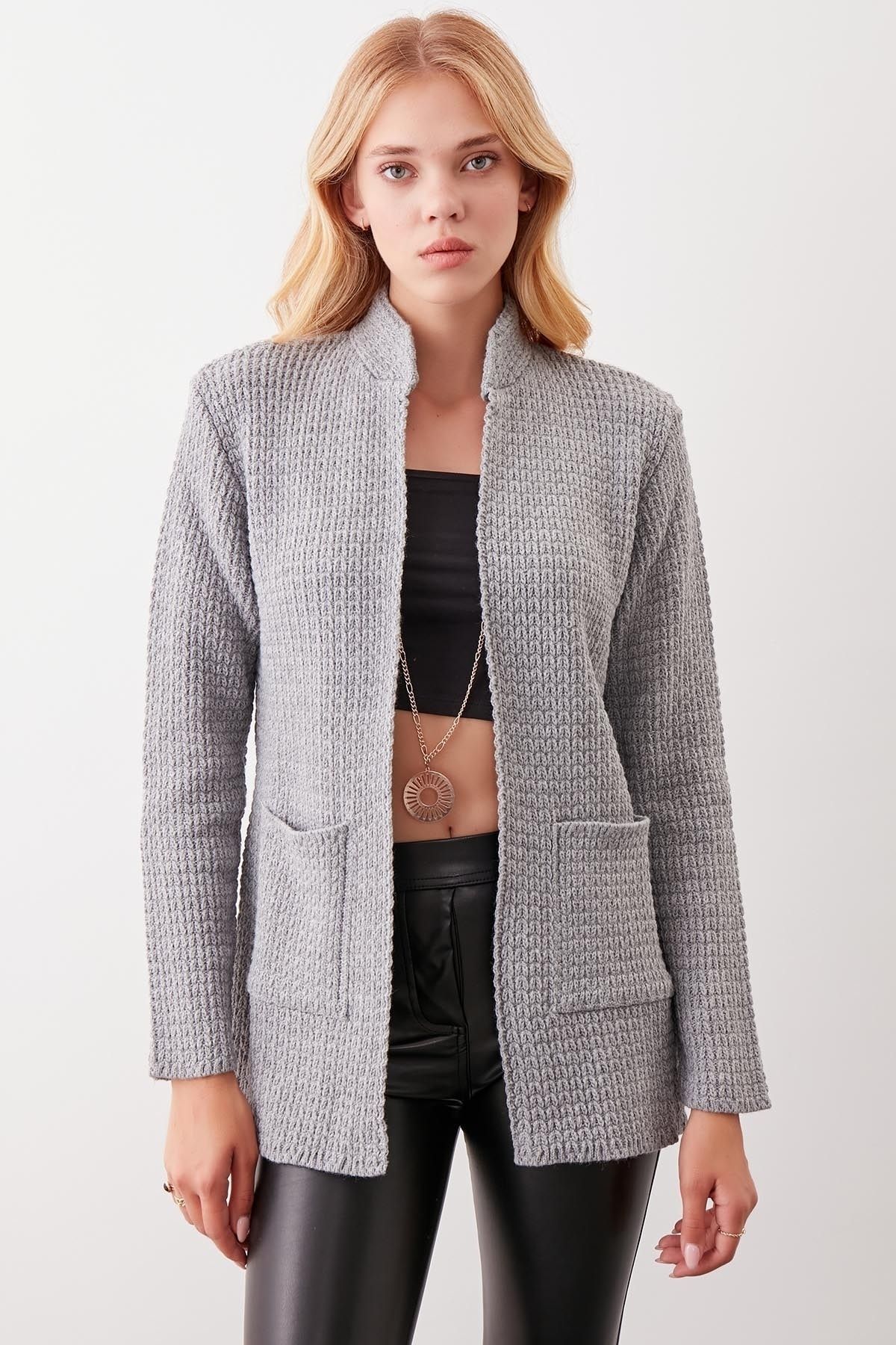 Vitrin Strickjacke Grau Regular Fit