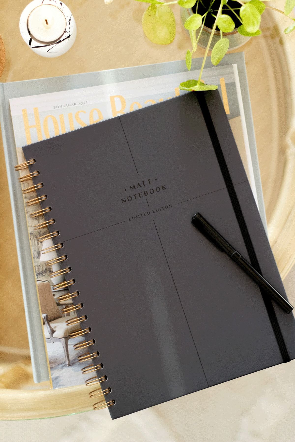 Matt Notebook-دفتر ملاحظات ذو غلاف صلب حلزوني مرن مقاس 20 × 28 سم مقاس A4 ذو مربعات 3
