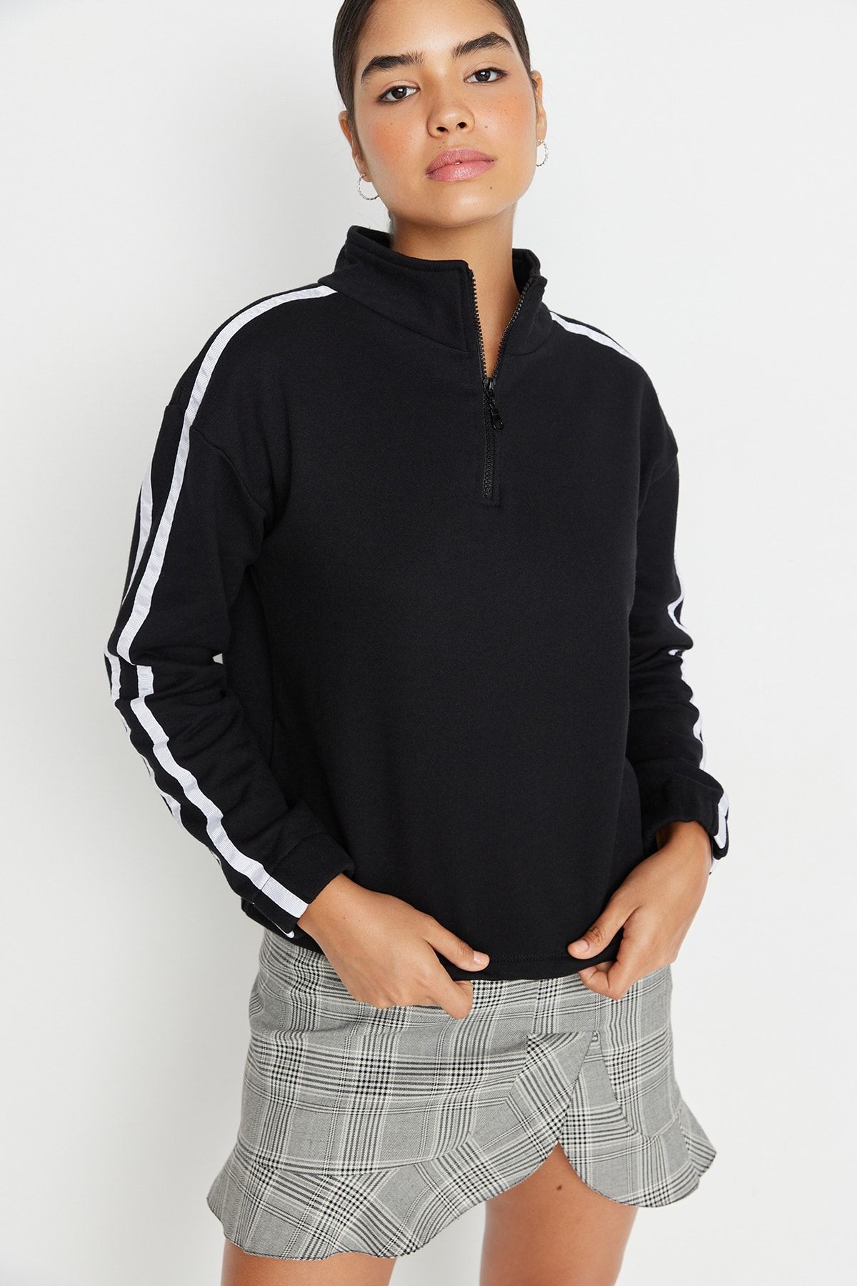 Trendyol Collection Sweatshirt Schwarz Relaxed Fit