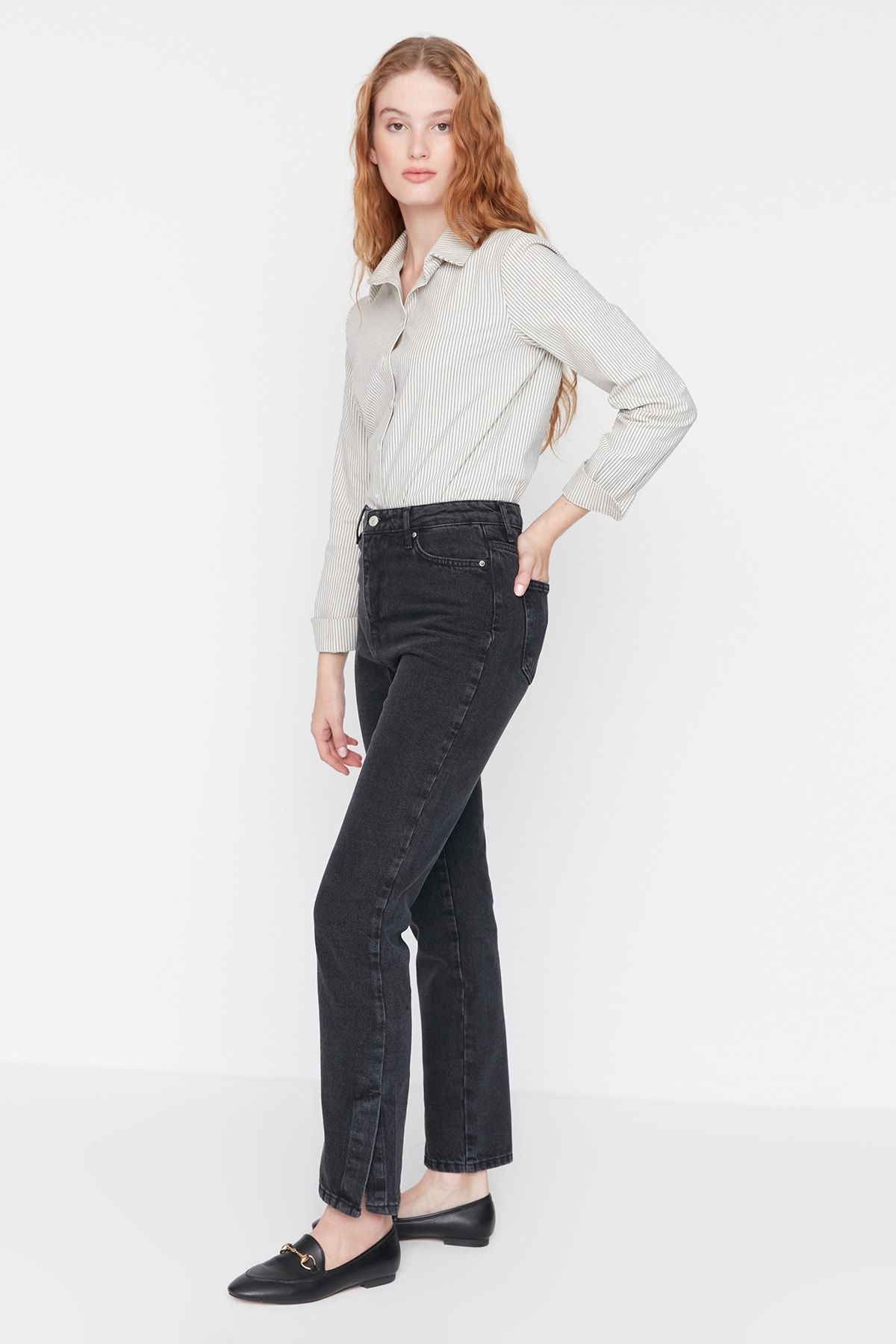 Trendyol Collection-Schwarze Bootcut-Jeans mit Schlitz und hoher Taille TWOAW22JE0561 2