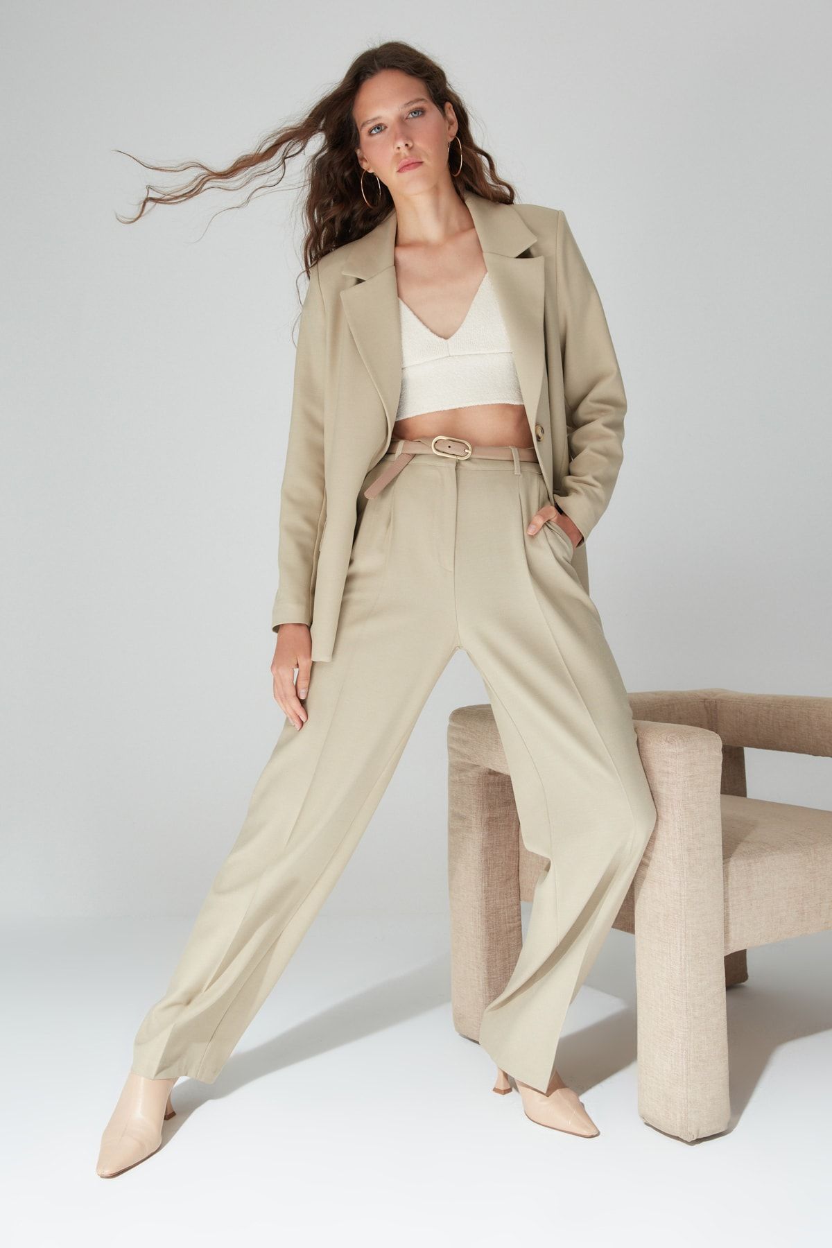 Trendyol Collection-Limitierte Edition – Nerzfarbene, gerade geschnittene, plissierte Hose TWOAW23PL00401 6